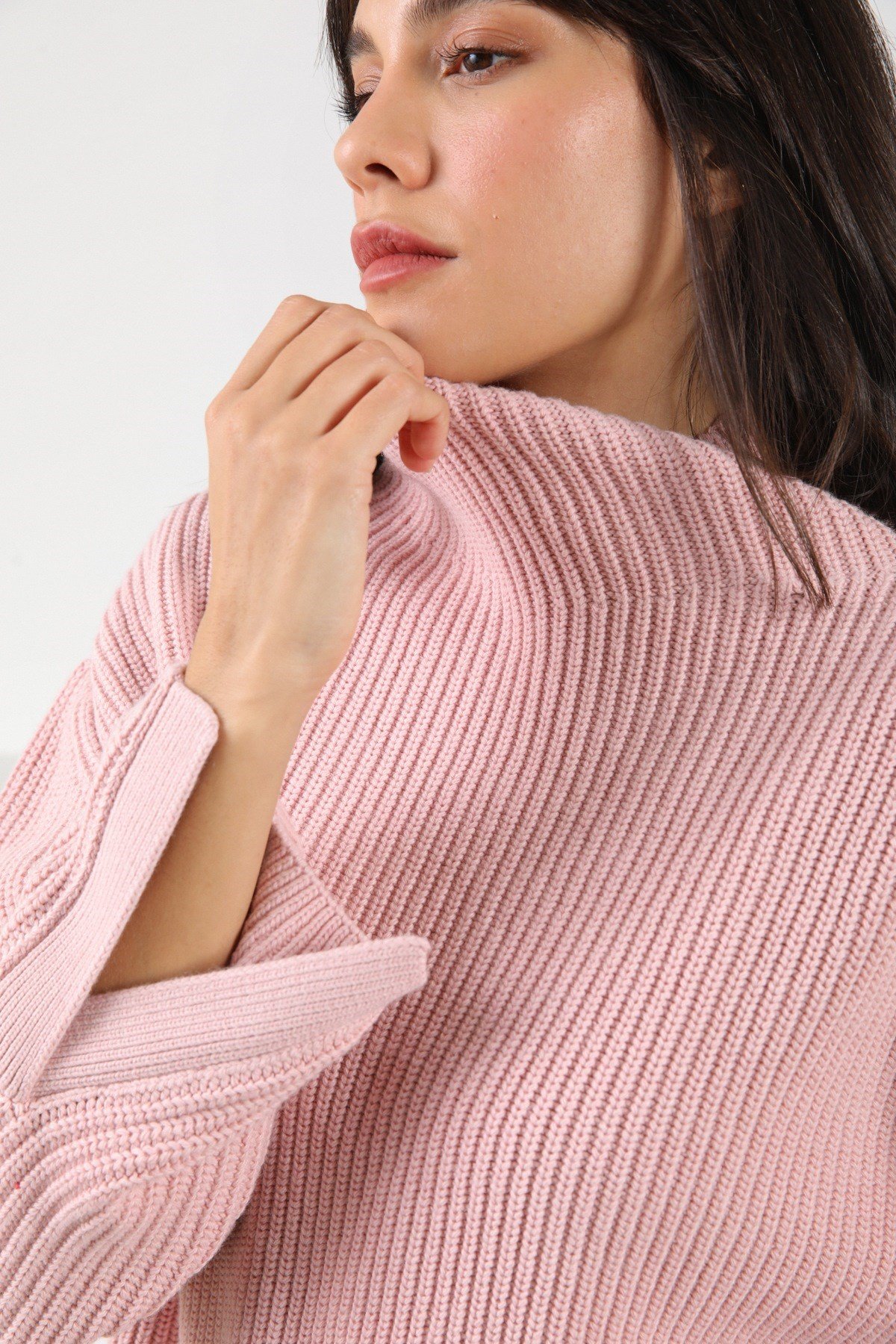 Ferraro Pembe Kolu Yırtmaçlı Kaşmirli Kadın Triko Kazak