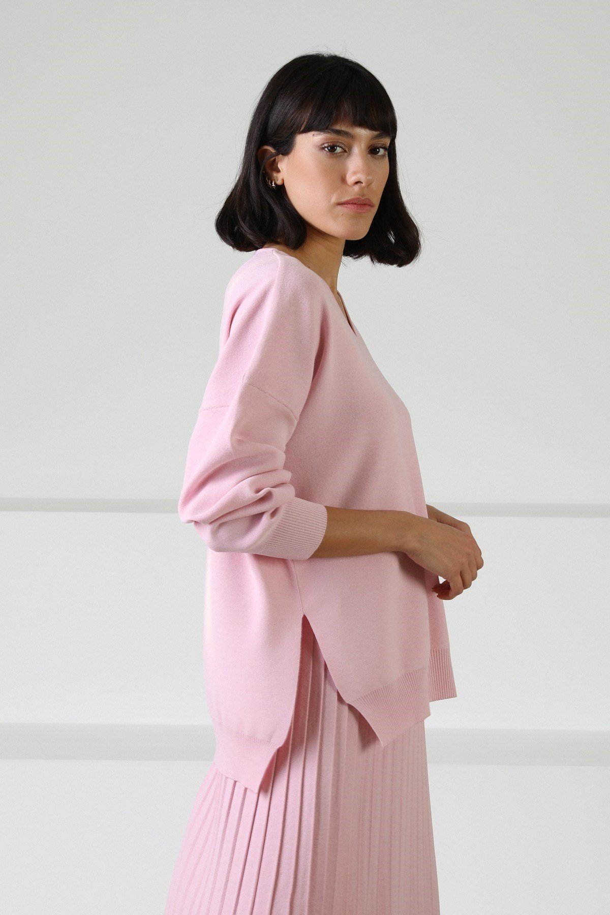 Ferraro Pembe V Yaka Yırtmaçlı Kadın Triko Kazak