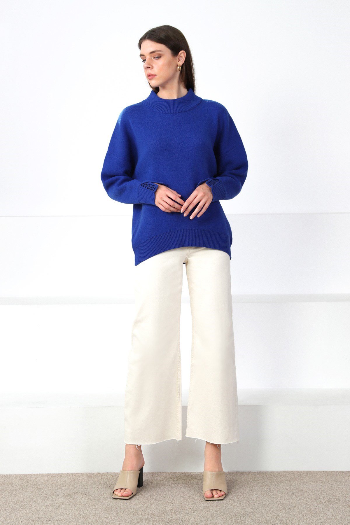 Ferraro Saks Kol Detaylı Yarım Balıkçı Yaka Kaşmirli Kadın Triko Kazak