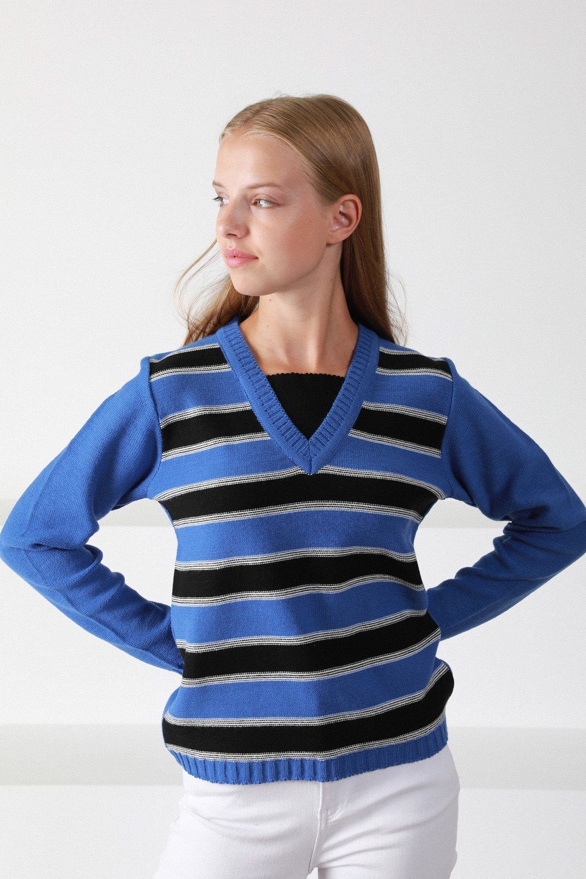 Ferraro Saks V Yaka Yünlü Kadın Triko Kazak