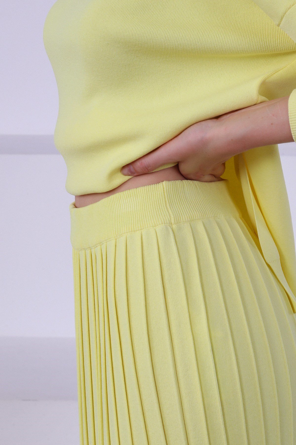 Ferraro Sarı Midi Boy Pileli Kadın Triko Etek