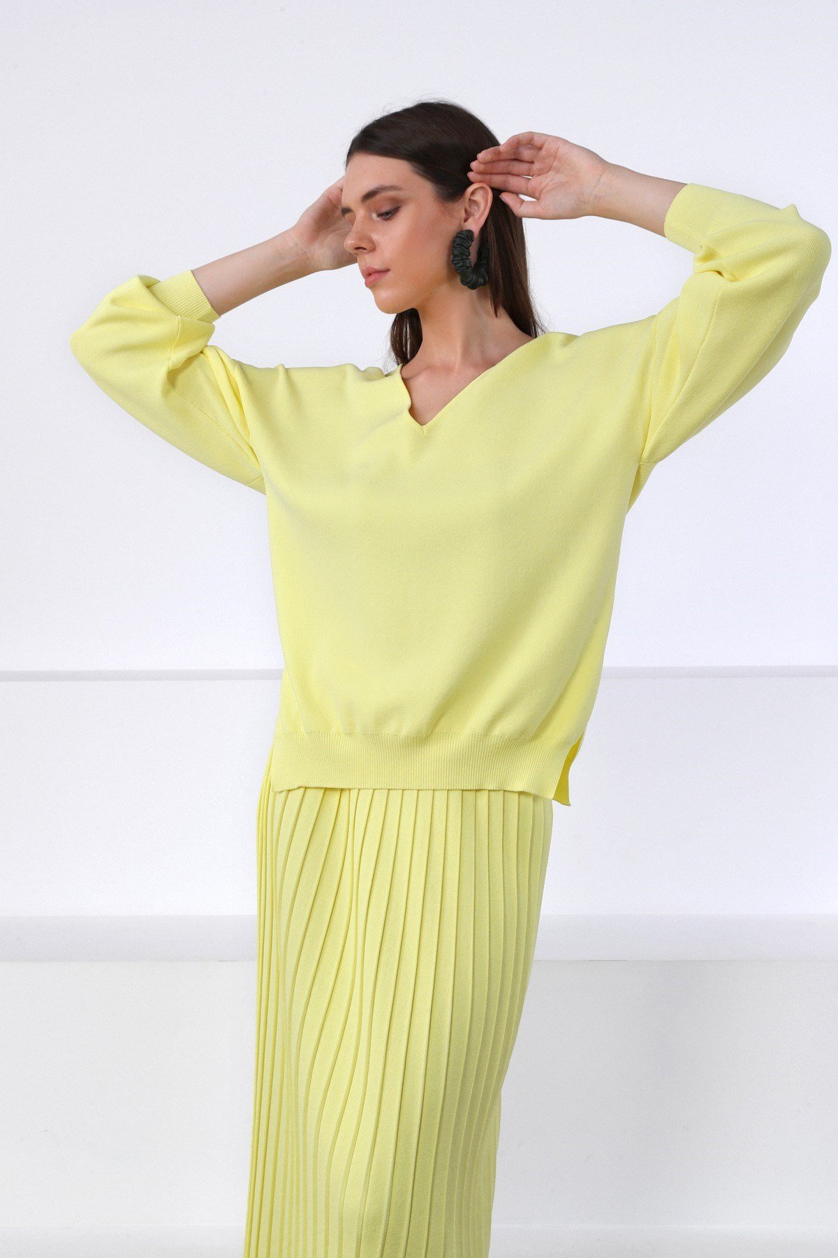 Ferraro Sarı V Yaka Yırtmaçlı Kadın Triko Kazak