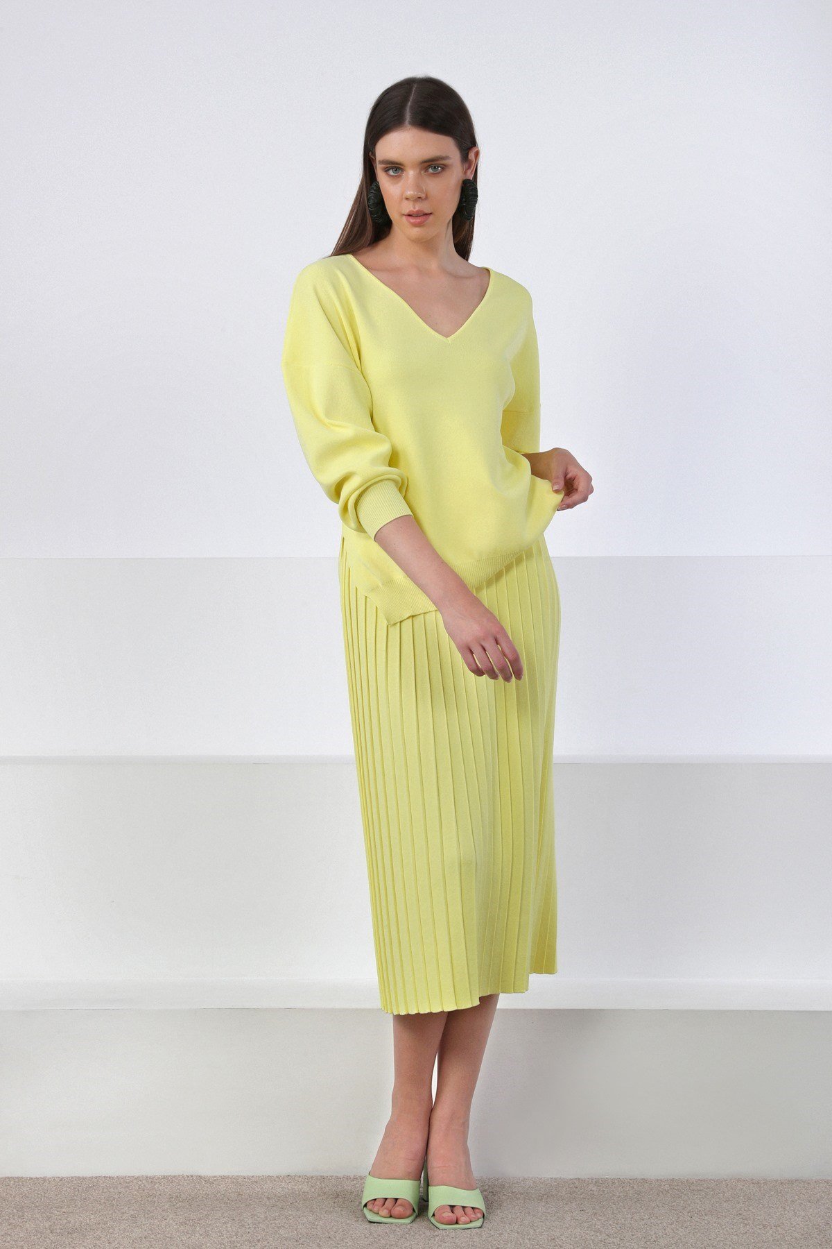 Ferraro Sarı V Yaka Yırtmaçlı Kadın Triko Kazak