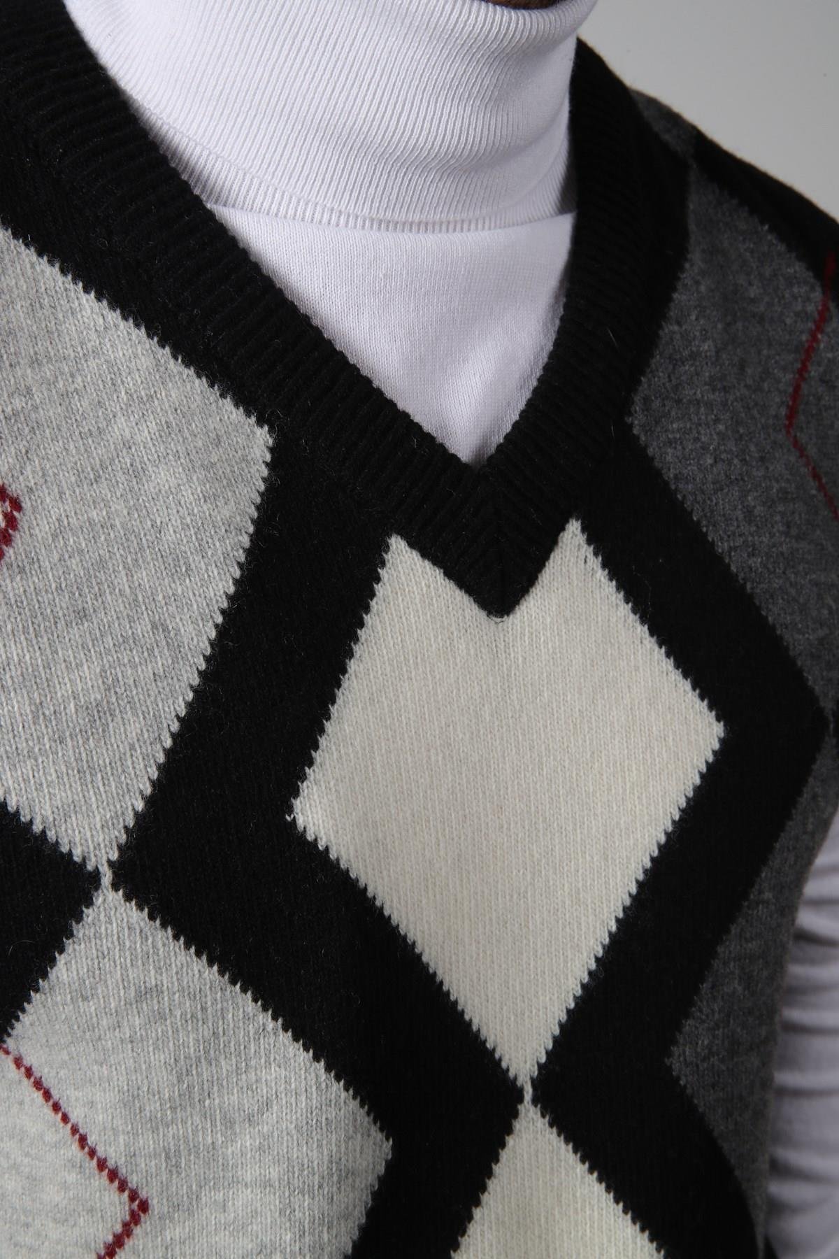 Ferraro Siyah Baklava Desenli V Yaka %100 Kuzu Yünü Erkek Triko Süveter