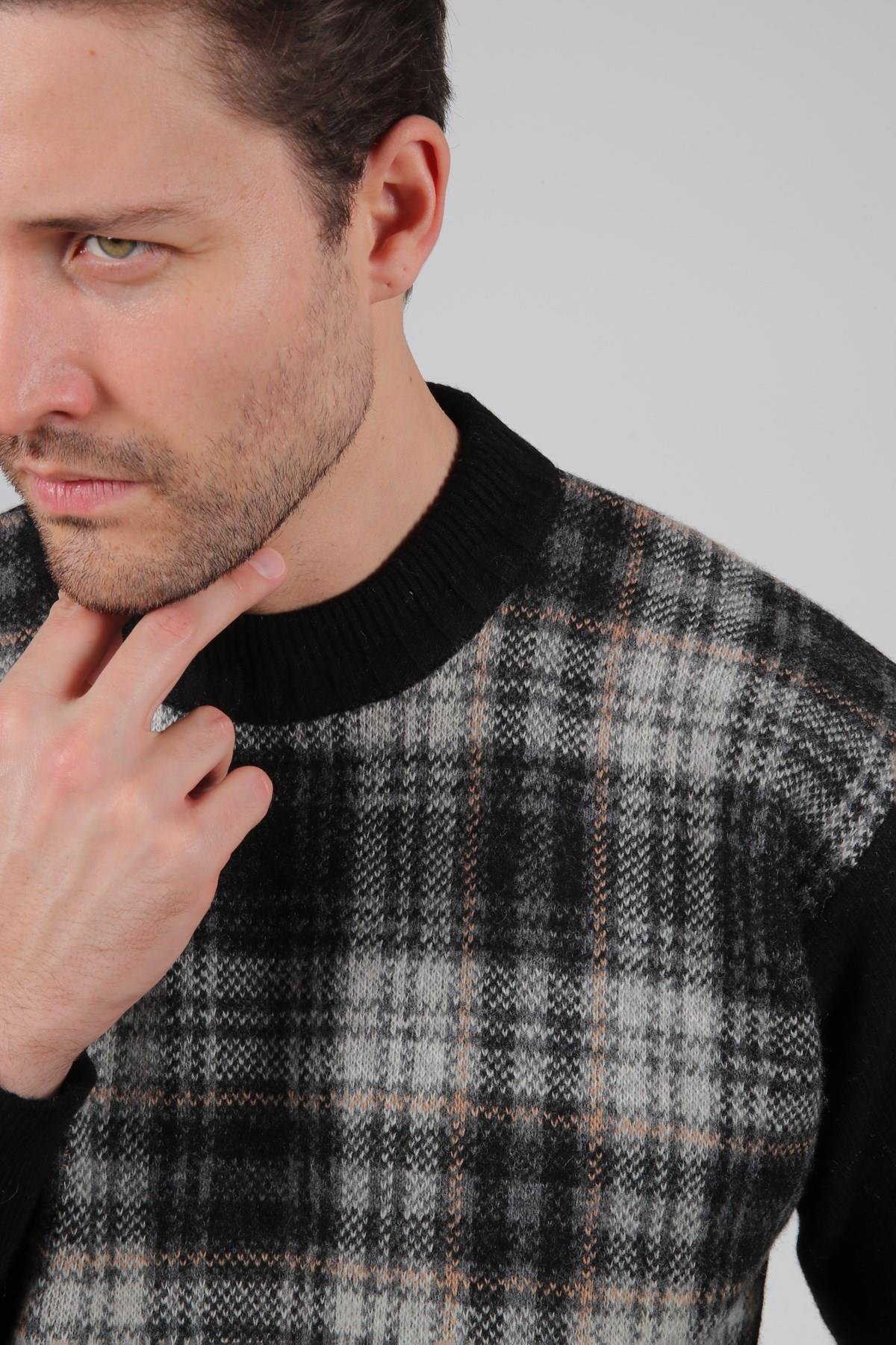 Ferraro Siyah Bisiklet Yaka Önü Çizgili Uzun Kollu Kuzu Yünü Karışımlı Erkek Triko Kazak