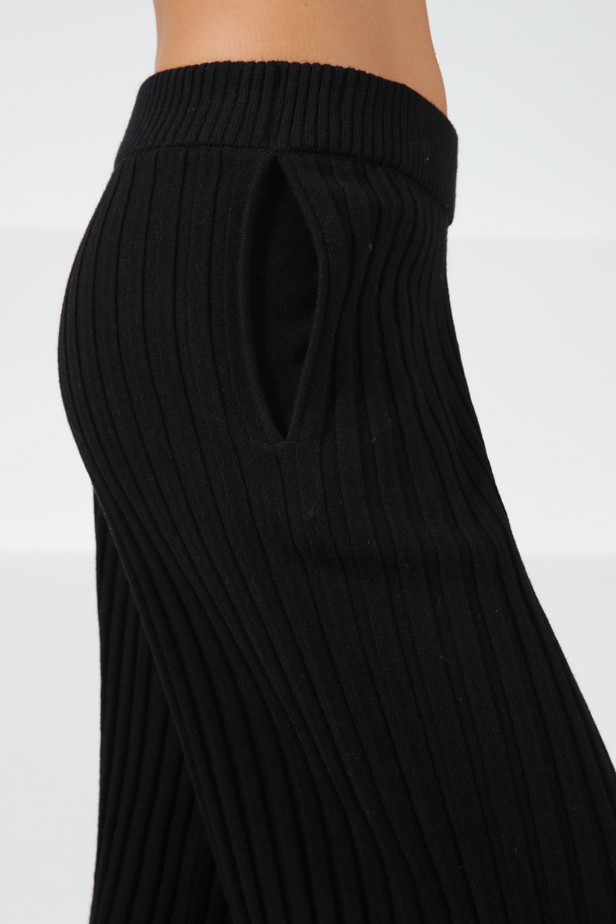 Ferraro Siyah Cepli Bol Paça Kaşmirli Kadın Triko Pantolon