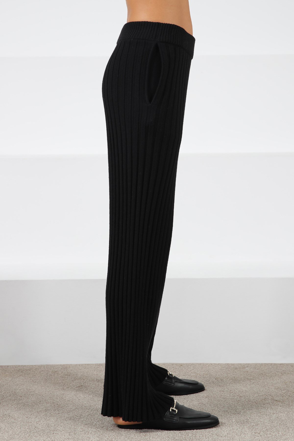 Ferraro Siyah Cepli Bol Paça Kaşmirli Kadın Triko Pantolon