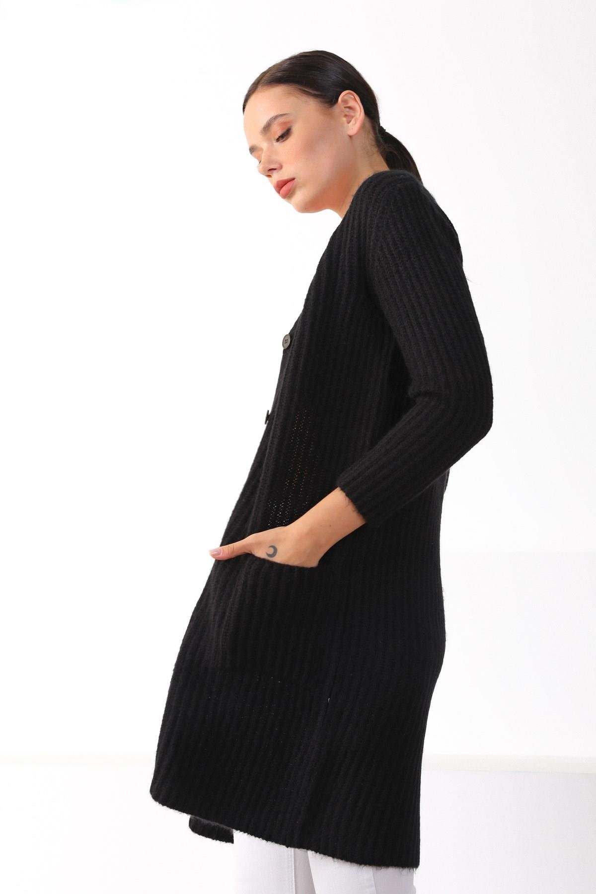 Ferraro Siyah Düğmeli Yün Kadın Triko Hırka 