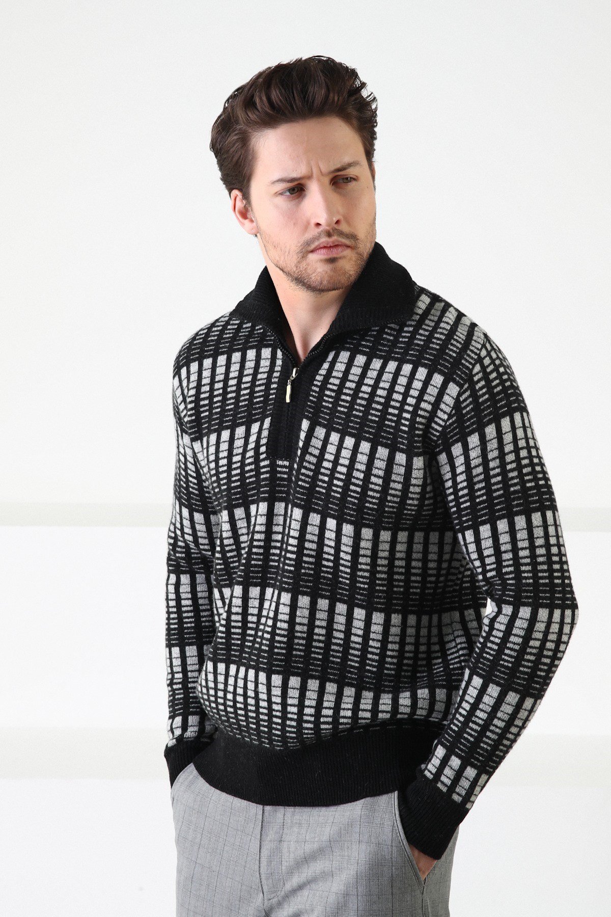 Ferraro Siyah Fermuarlı Dik Yaka %100 Kuzu Yünü Erkek Kazak