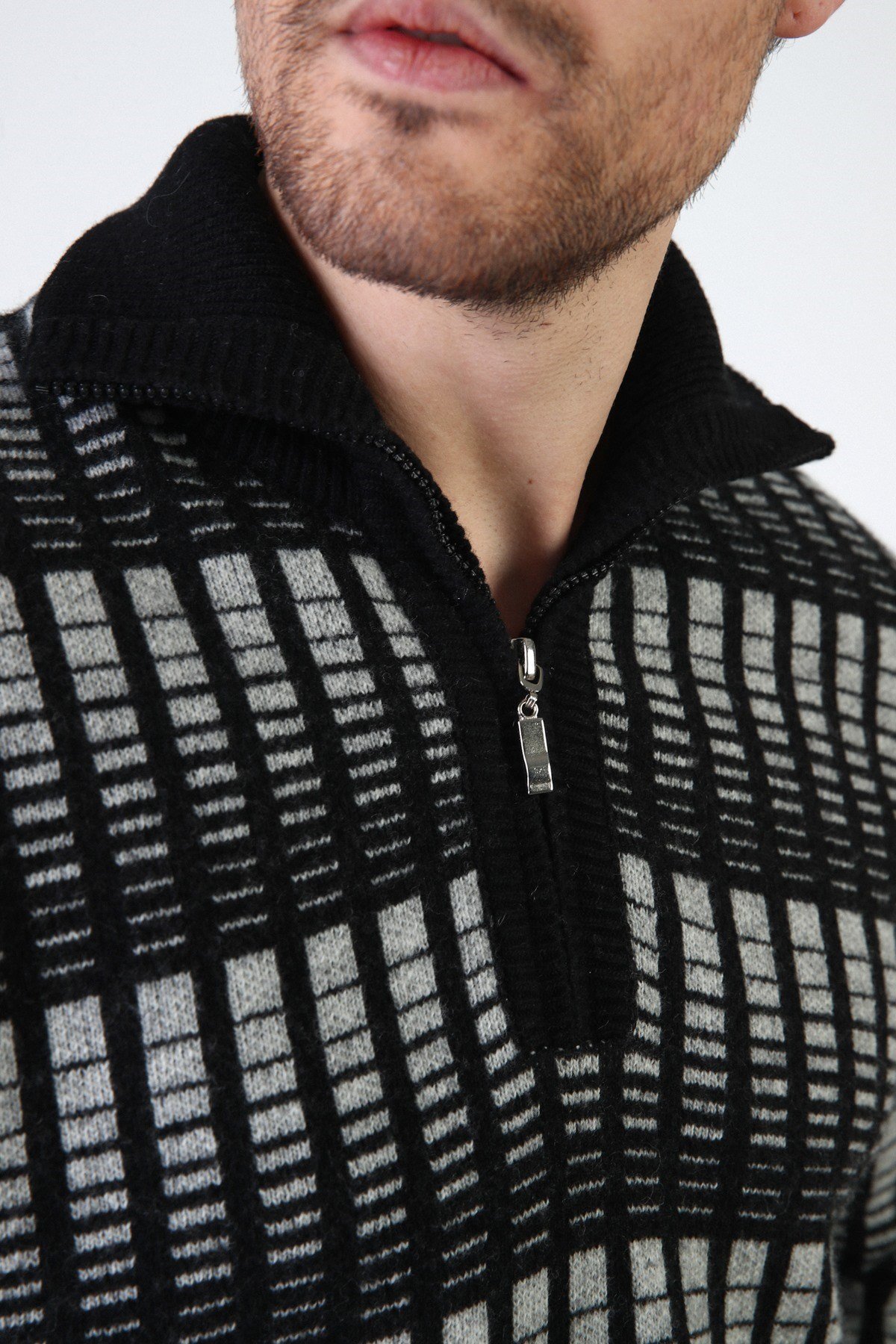 Ferraro Siyah Fermuarlı Dik Yaka %100 Kuzu Yünü Erkek Kazak