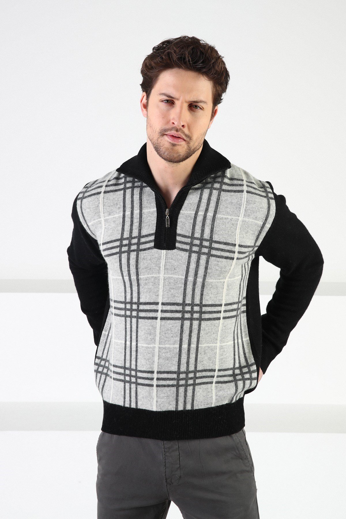 Ferraro Siyah Fermuarlı Dik Yaka %100 Kuzu Yünü Erkek Kazak