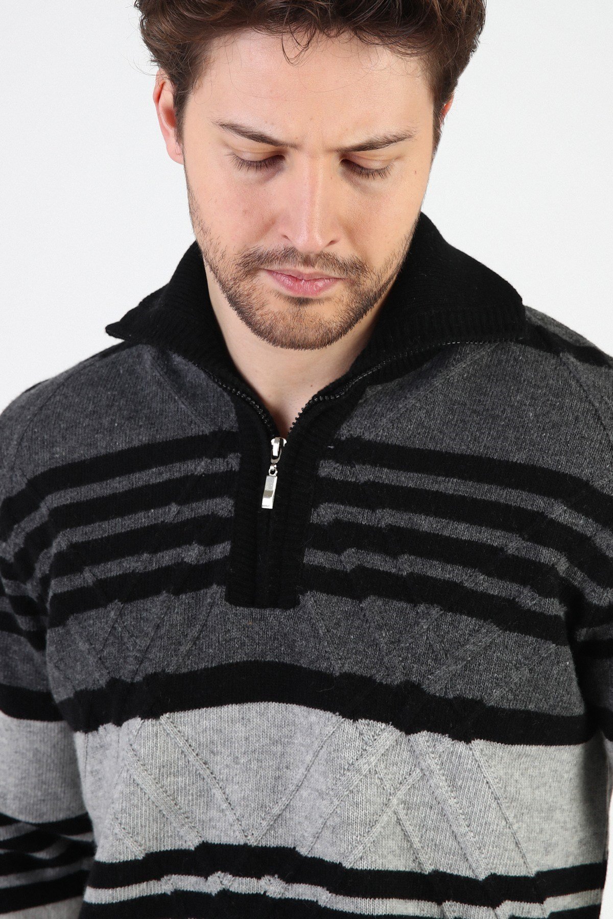 Ferraro Siyah Fermuarlı Dik Yaka %100 Kuzu Yünü Erkek Kazak