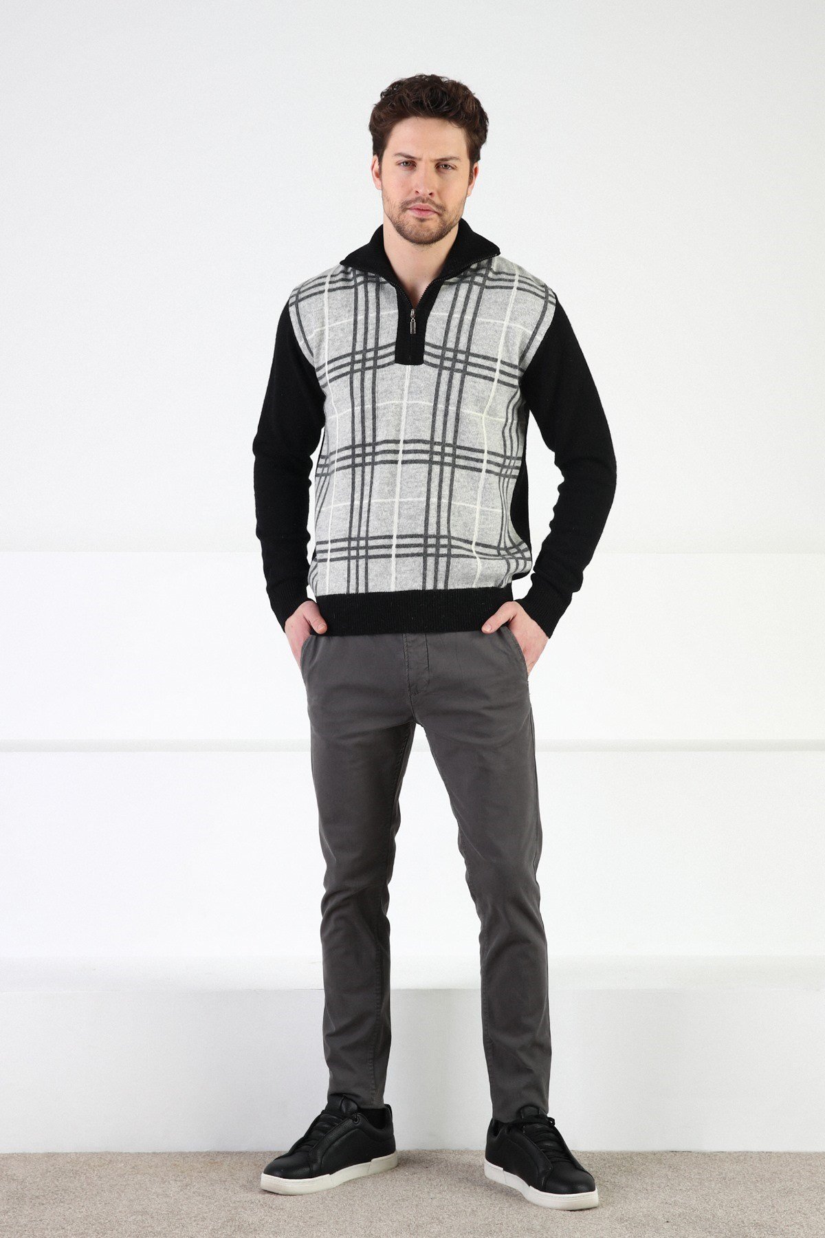 Ferraro Siyah Fermuarlı Dik Yaka %100 Kuzu Yünü Erkek Kazak