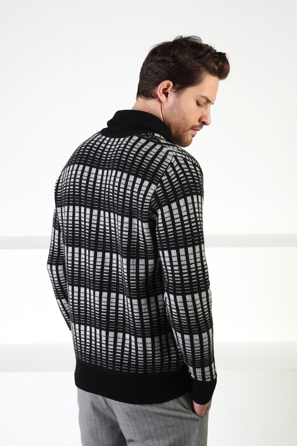 Ferraro Siyah Fermuarlı Dik Yaka %100 Kuzu Yünü Erkek Kazak