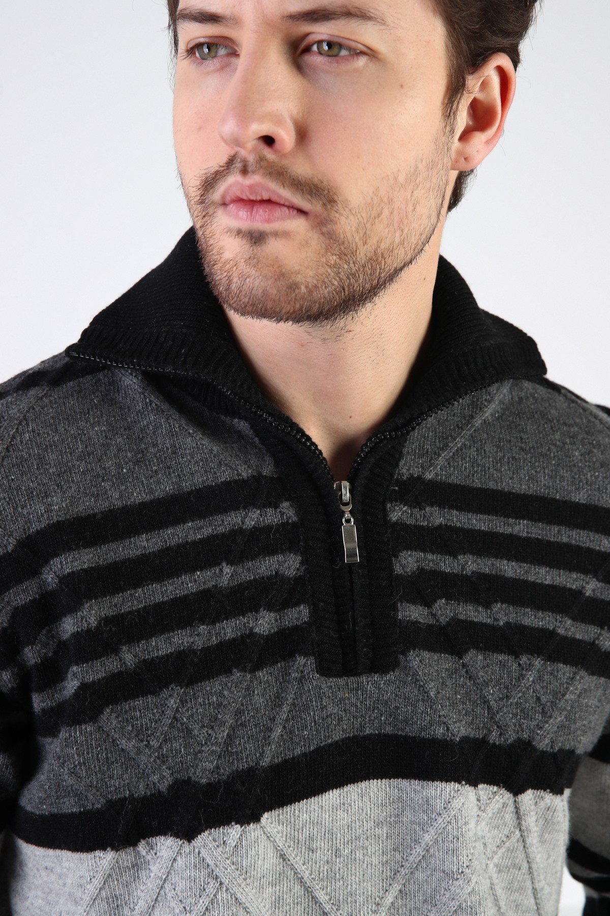 Ferraro Siyah Fermuarlı Dik Yaka %100 Kuzu Yünü Erkek Kazak