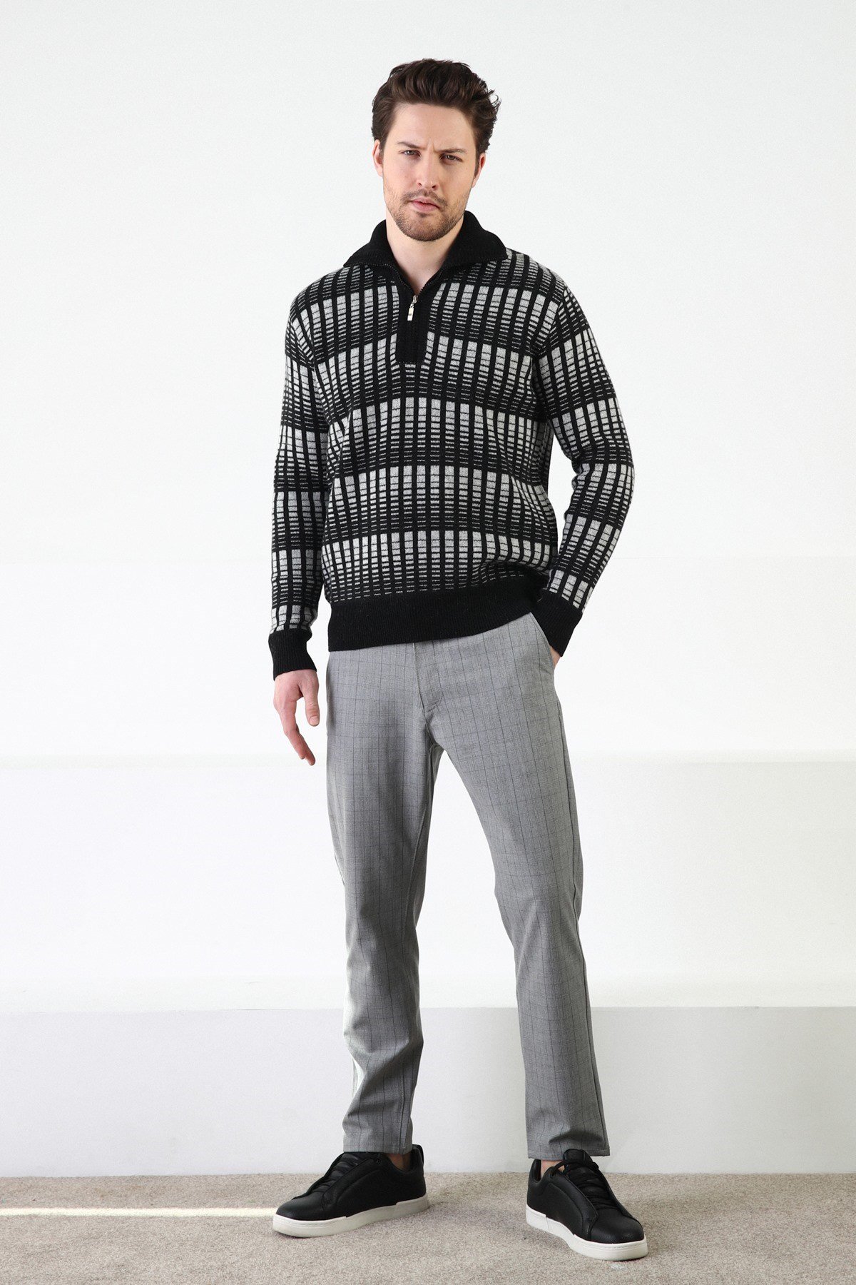 Ferraro Siyah Fermuarlı Dik Yaka %100 Kuzu Yünü Erkek Kazak