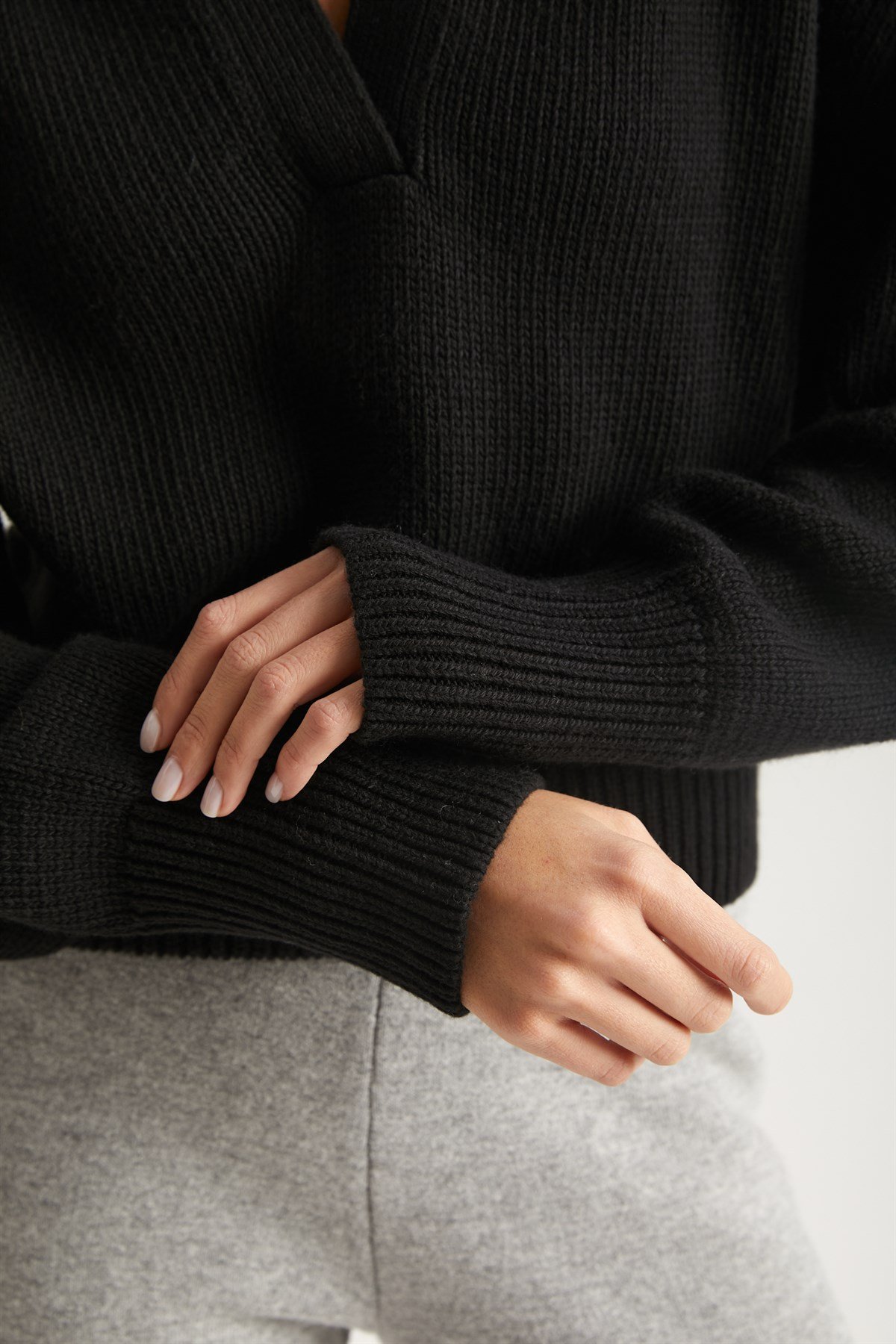 Ferraro Siyah Gömlek Yaka Kadın Triko Kazak