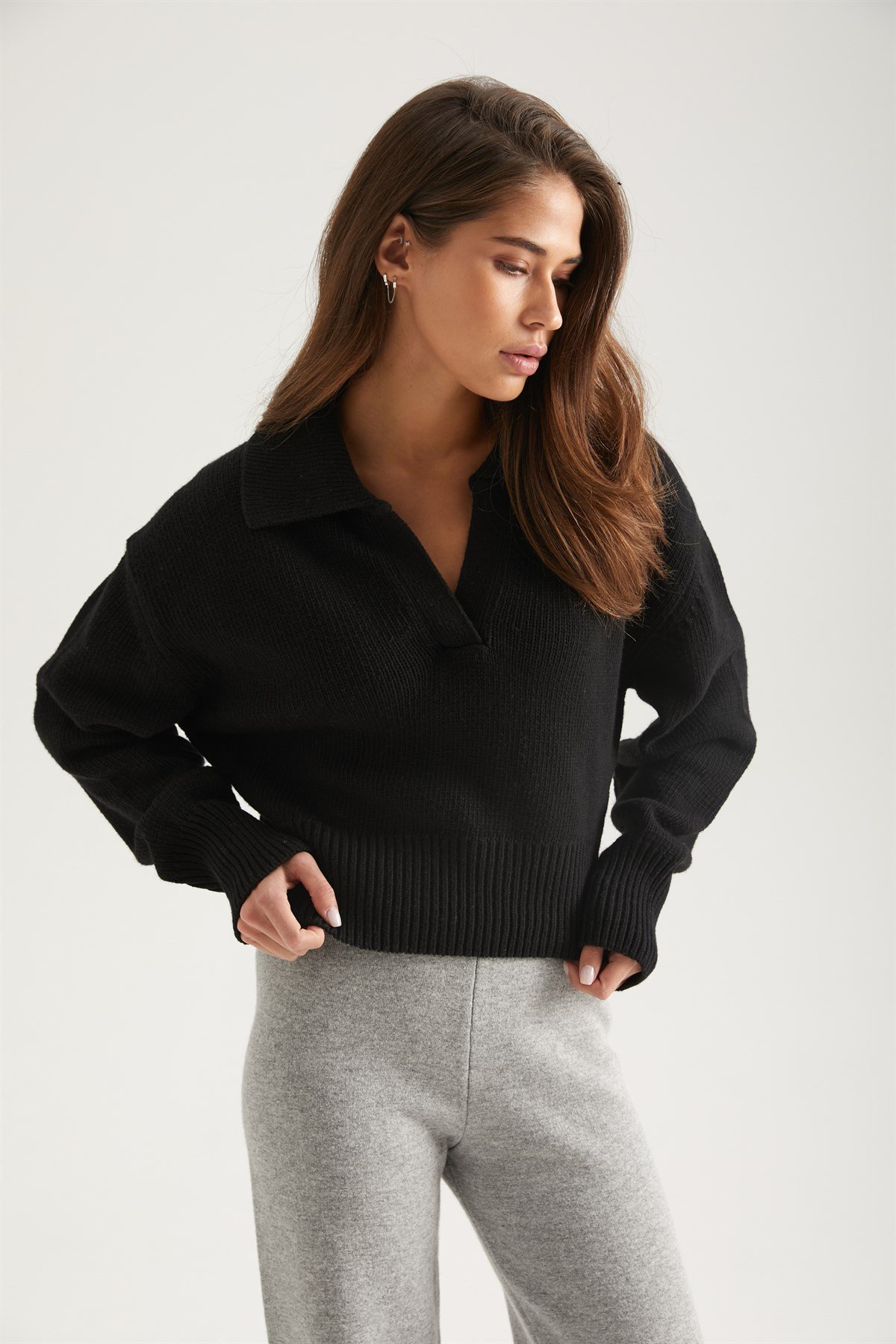 Ferraro Siyah Gömlek Yaka Kadın Triko Kazak