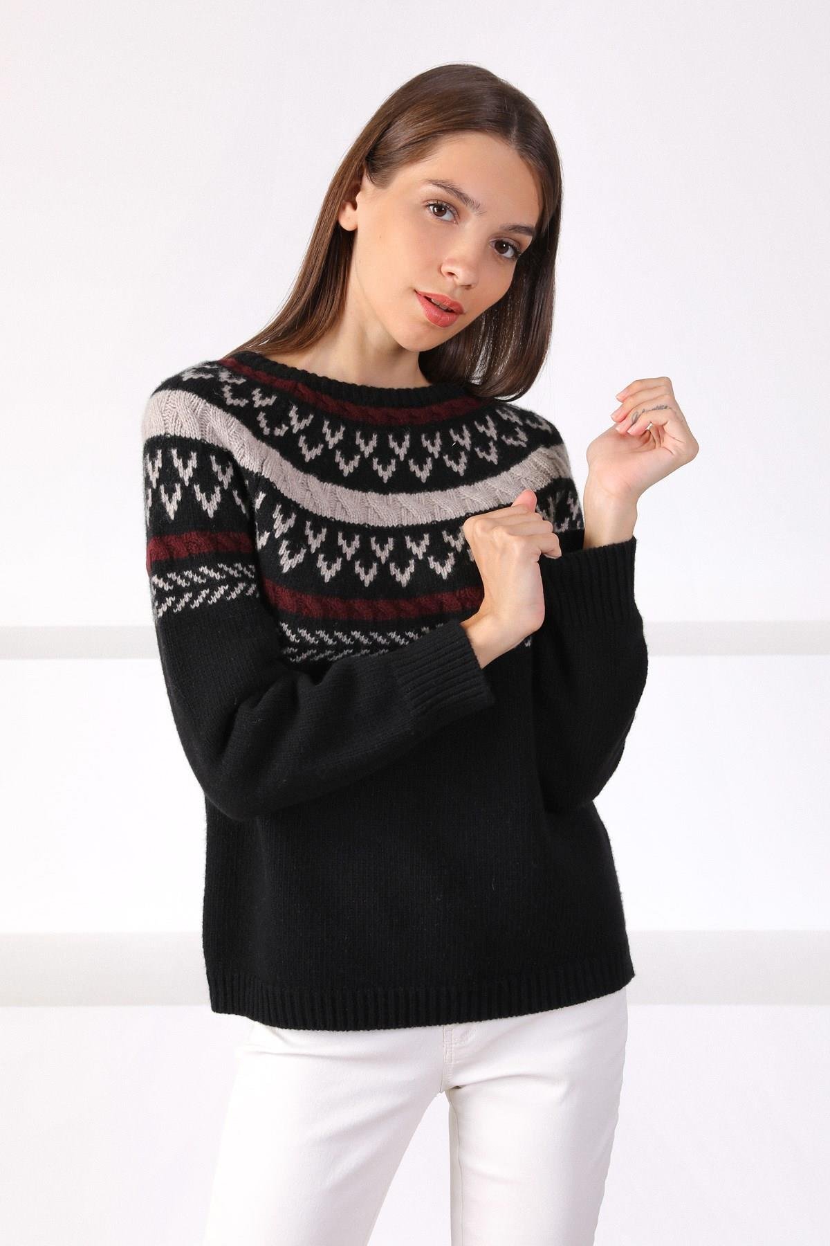 Ferraro Siyah Jakarlı Desenli %100 Kuzu Yünü Kadın Triko Kazak