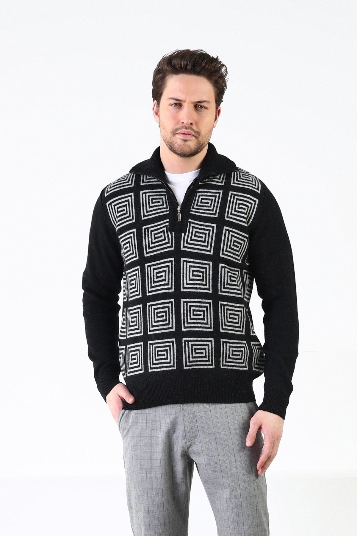 Ferraro Siyah Kare Desenli Dik Yaka %100 Kuzu Yünü Erkek Kazak