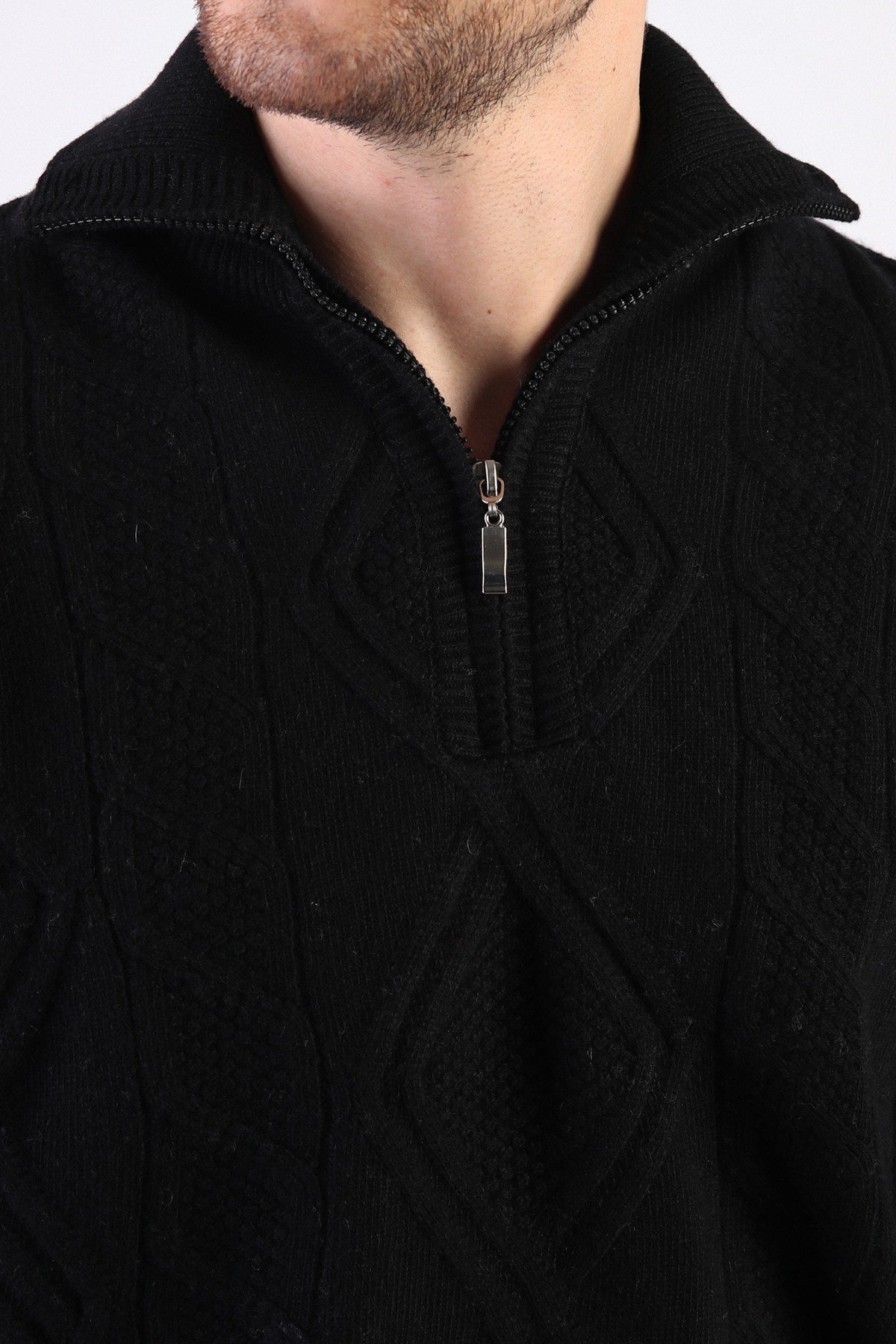 Ferraro Siyah Kendinden Desenli Dik Yaka %100 Kuzu Yünü Erkek Kazak