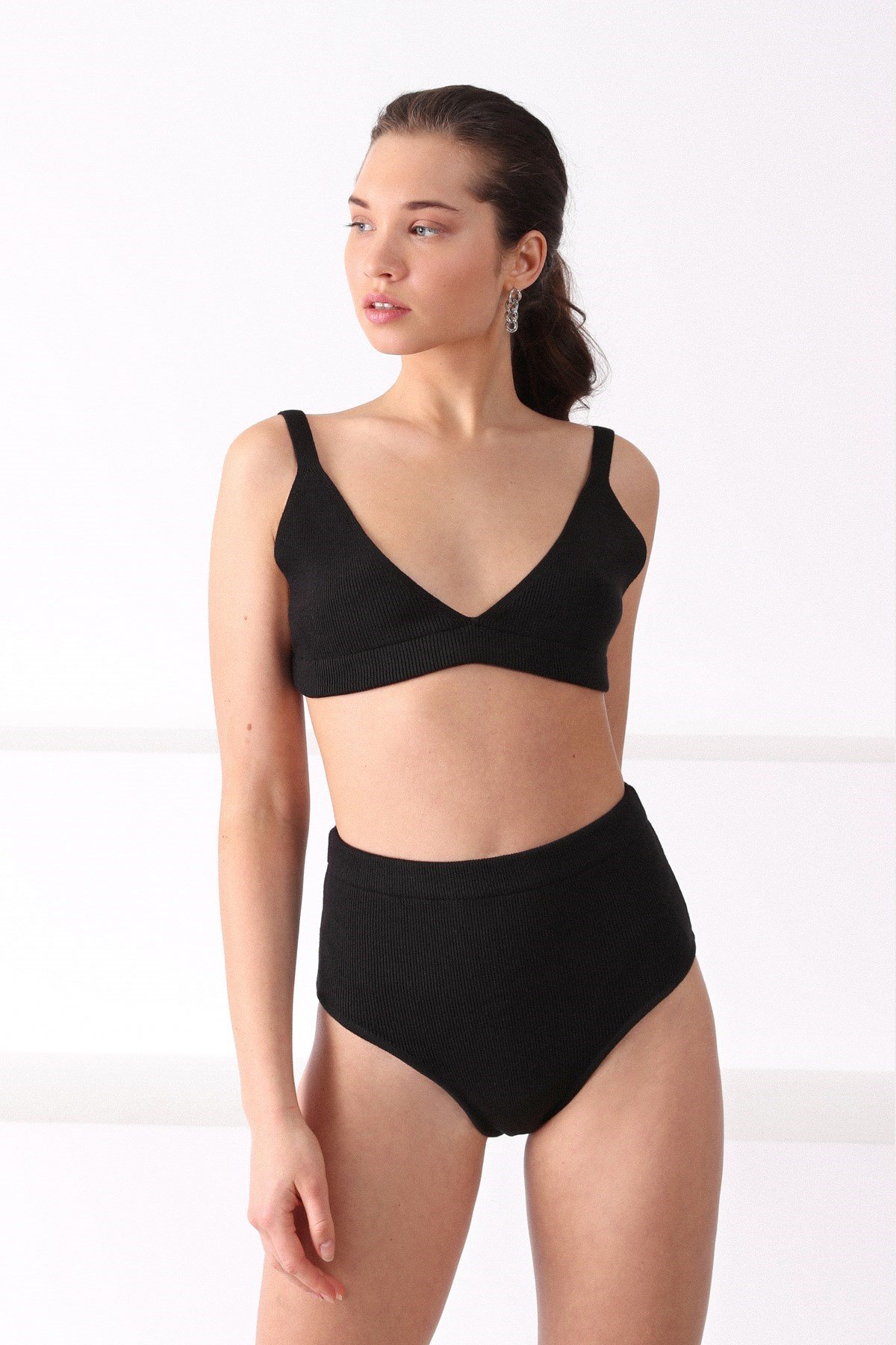 Ferraro Siyah Kısa Pamuklu Kadın Triko Şort