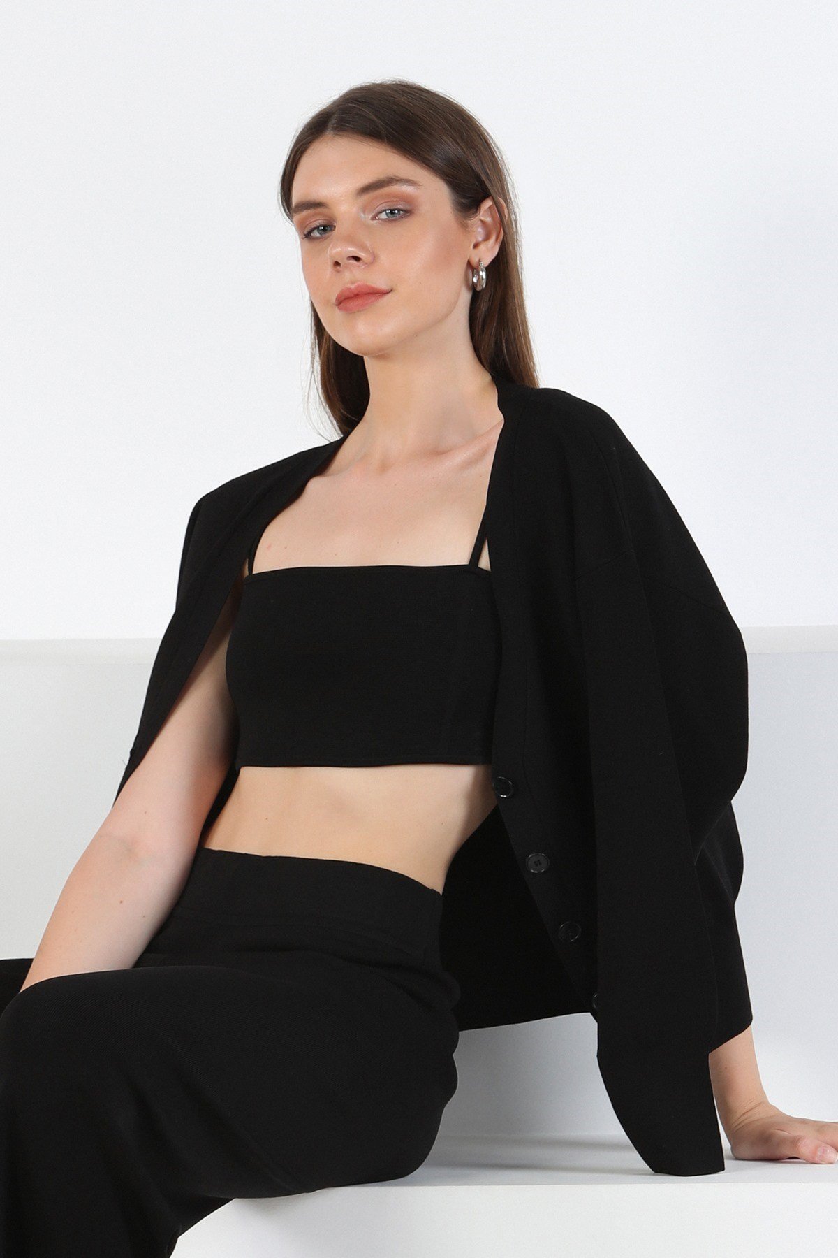 Ferraro Siyah Kol Detay Düğmeli Kadın Triko Hırka