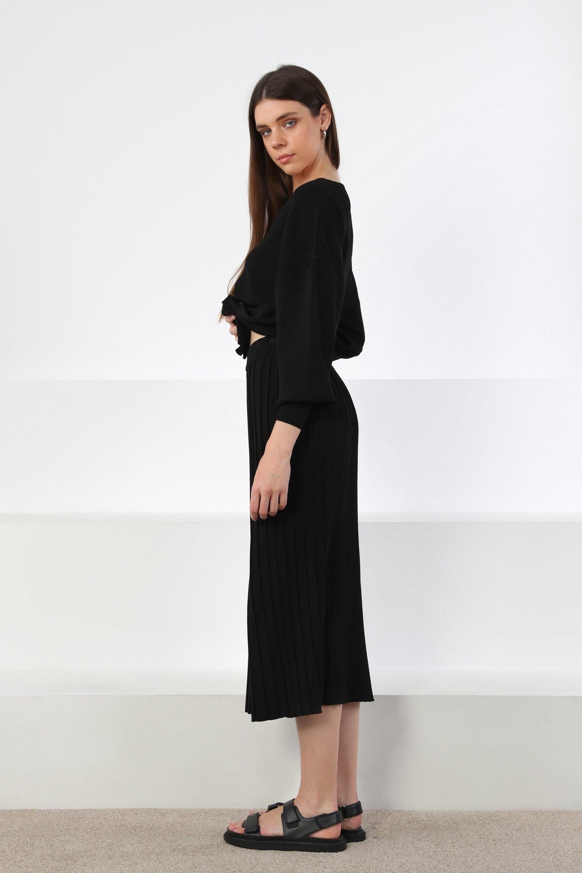 Ferraro Siyah Midi Boy Pileli Kadın Triko Etek