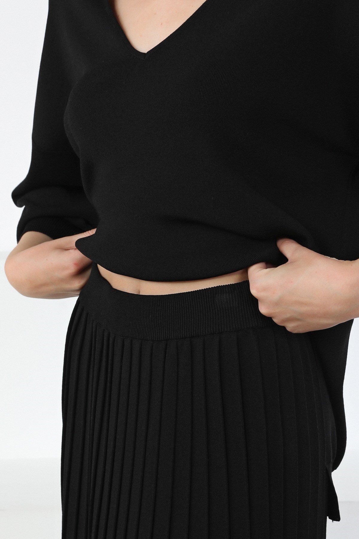 Ferraro Siyah Midi Boy Pileli Kadın Triko Etek