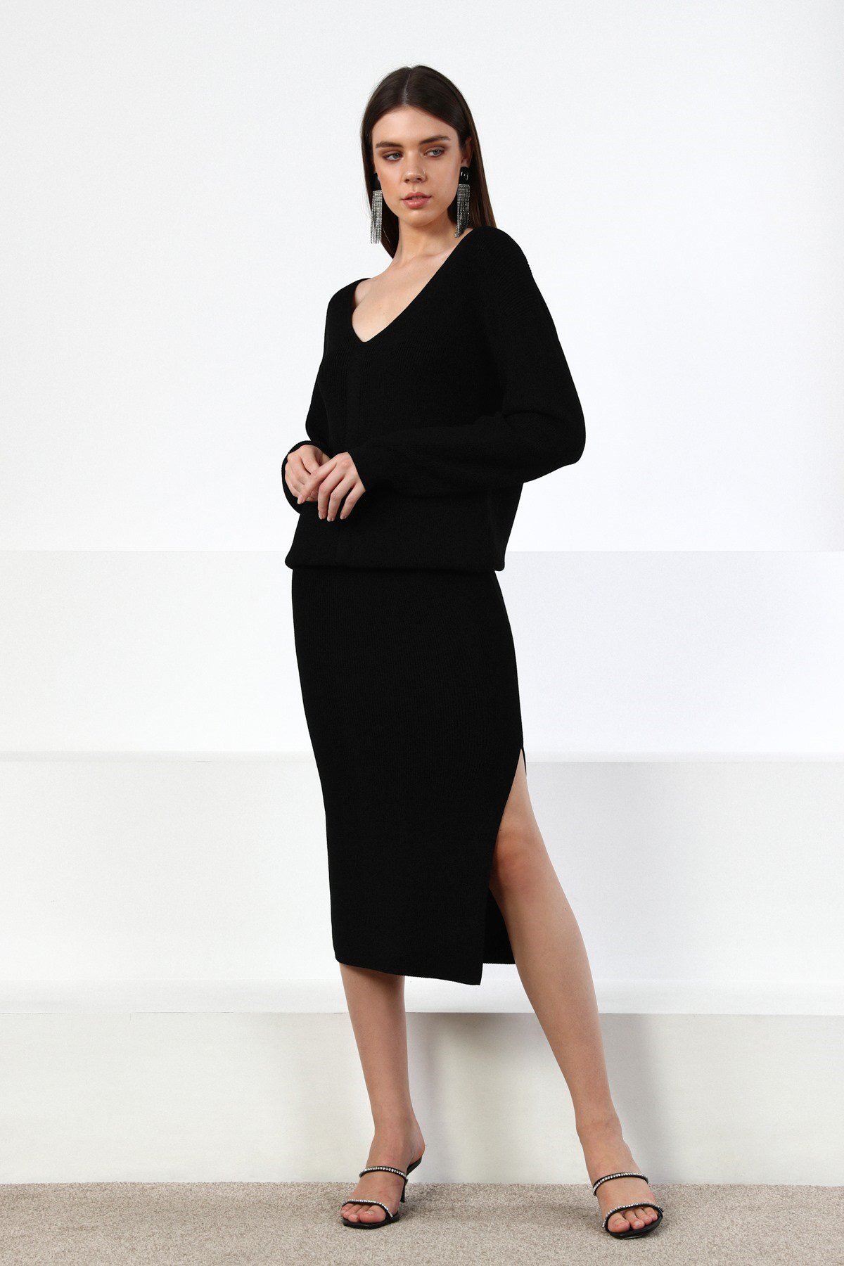 Ferraro Siyah Midi Boy Yandan Yırtmaçlı Kadın Triko Etek