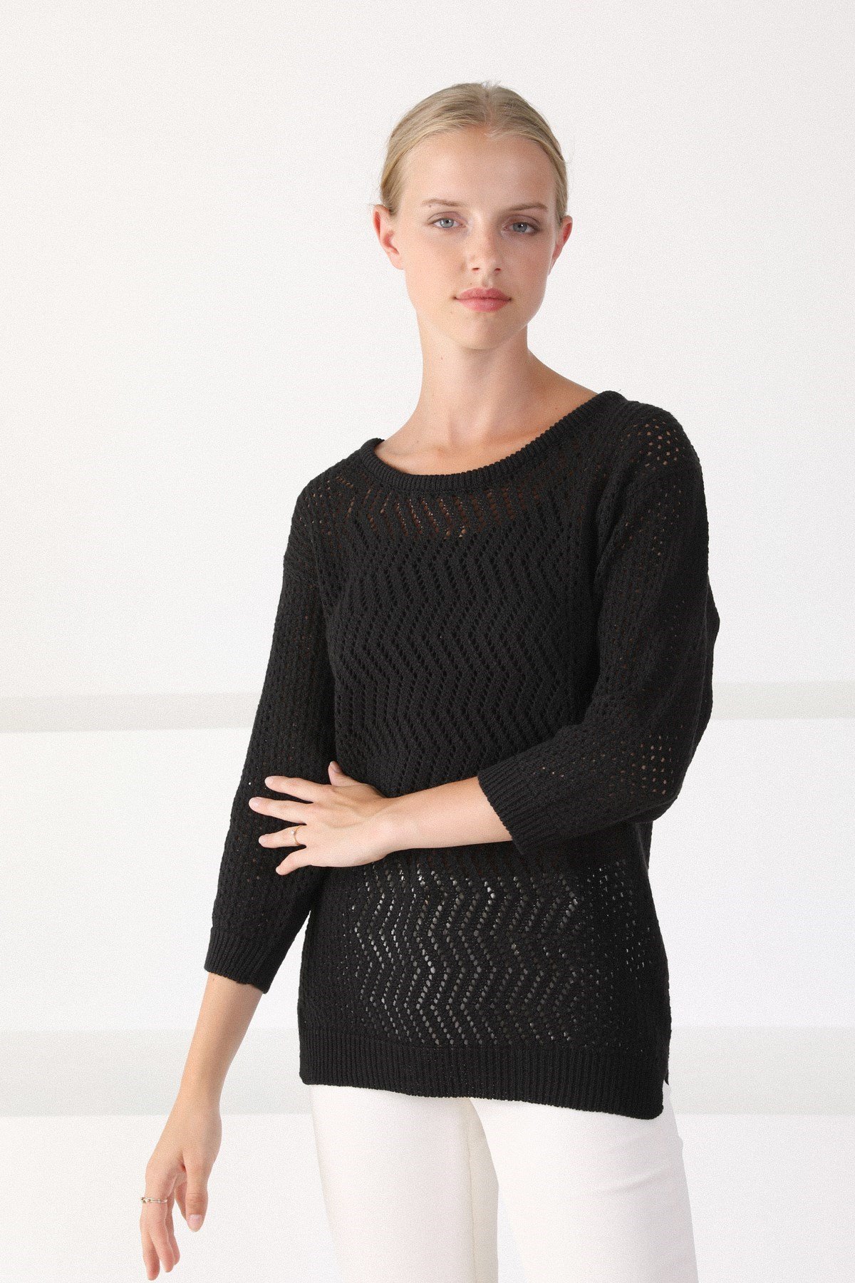 Ferraro Siyah O Yaka Ajurlu Yünlü Kadın Triko Kazak