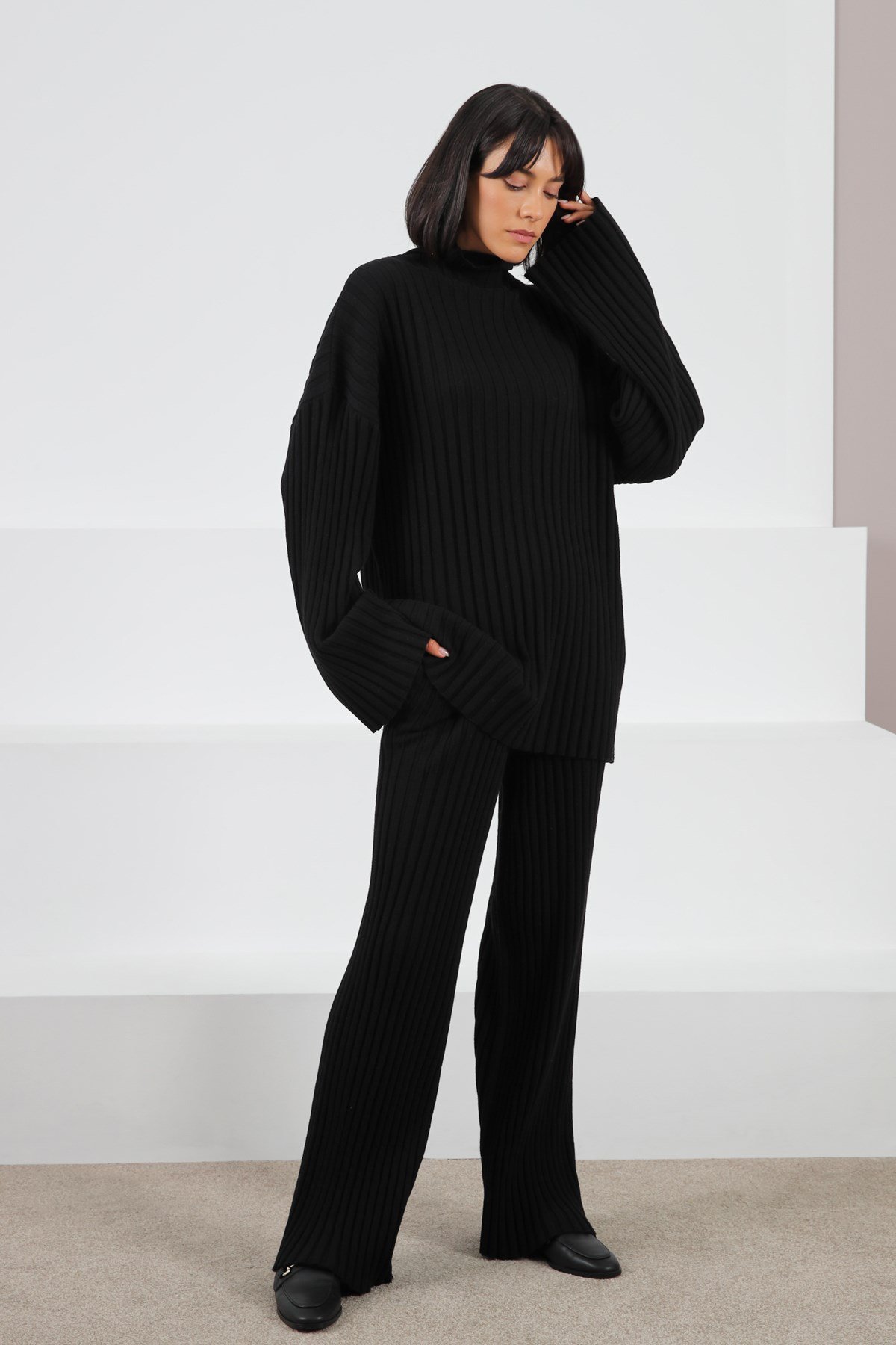 Ferraro Siyah Uzun Kollu Balıkçı Yaka Kaşmirli Kadın Triko Kazak