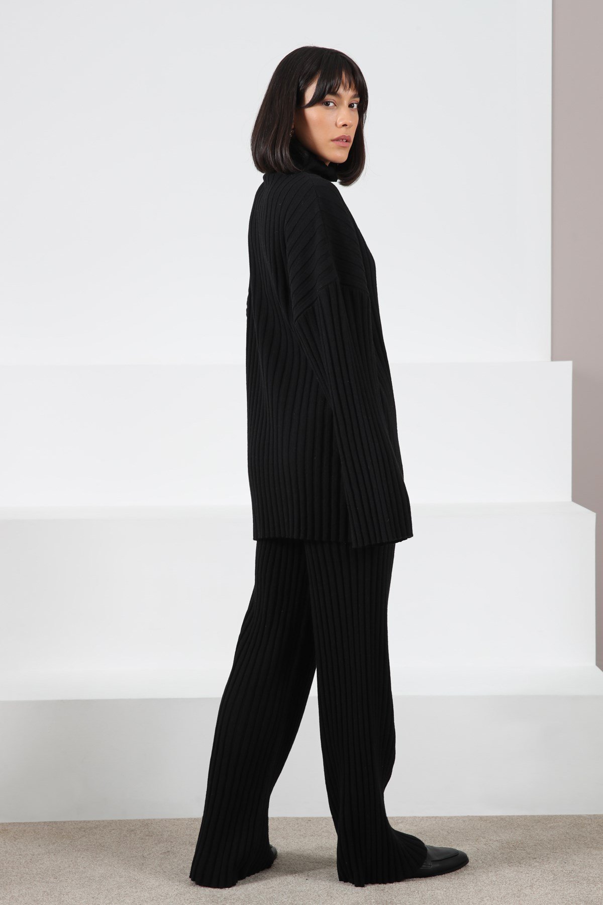 Ferraro Siyah Uzun Kollu Balıkçı Yaka Kaşmirli Kadın Triko Kazak