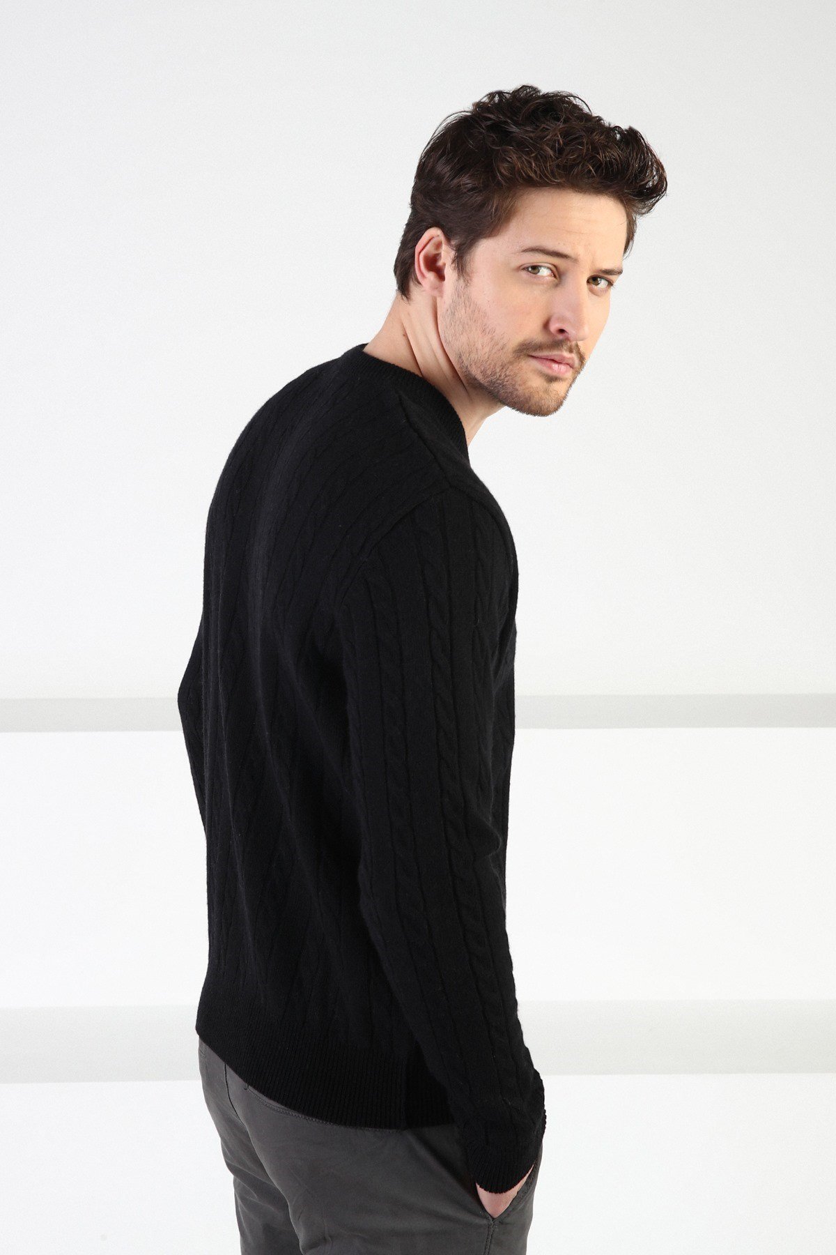 Ferraro Siyah V Yaka %100 Kuzu Yünü Erkek Kazak