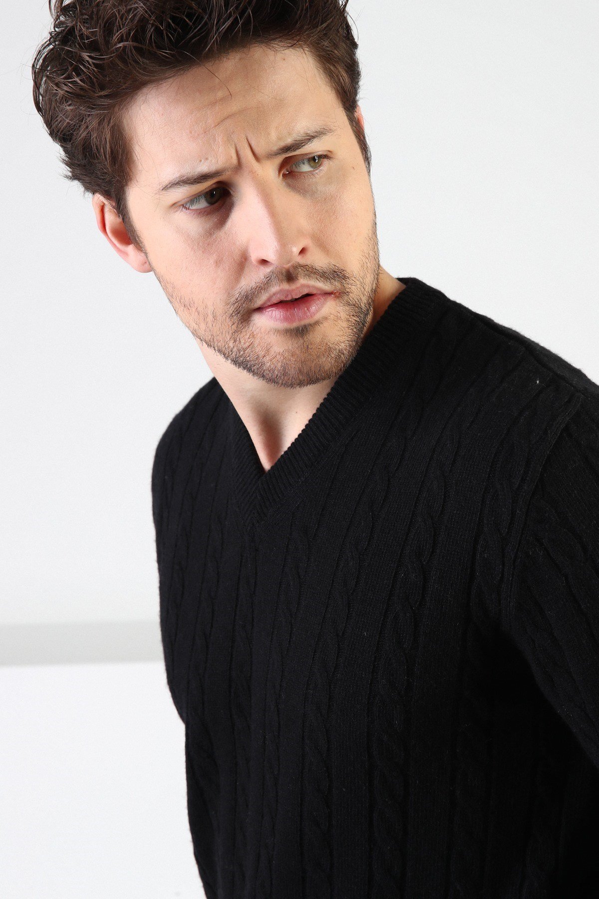 Ferraro Siyah V Yaka %100 Kuzu Yünü Erkek Kazak