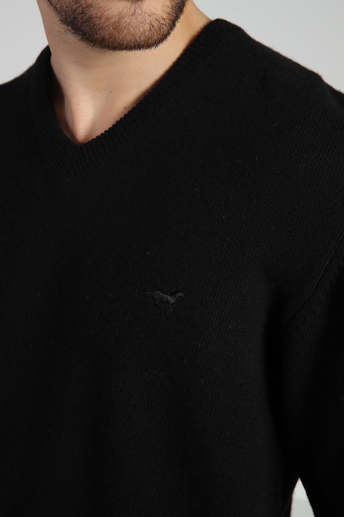Ferraro Siyah V Yaka Erkek Uzun Kollu %100 Kuzu Yünü Triko Kazak