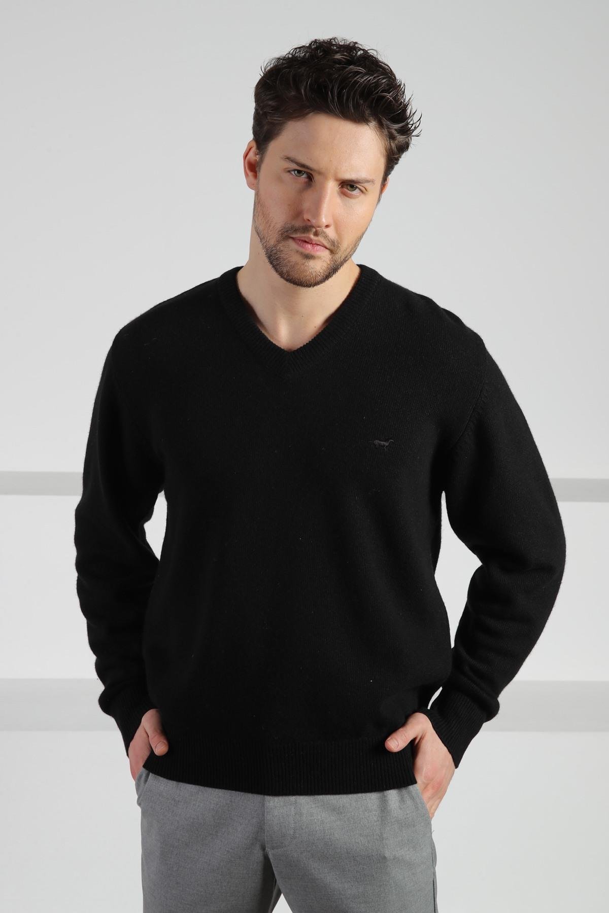 Ferraro Siyah V Yaka Erkek Uzun Kollu %100 Kuzu Yünü Triko Kazak