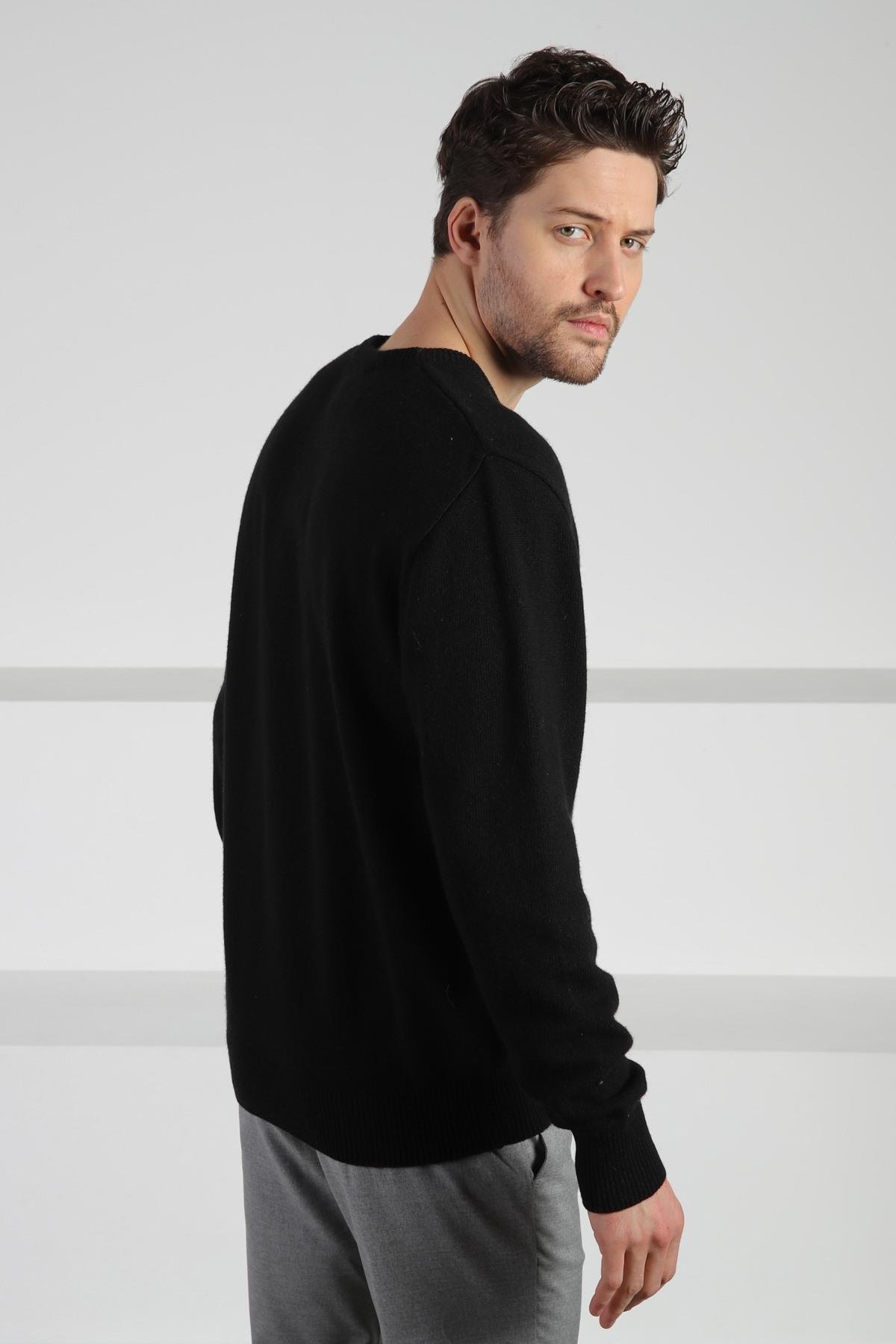 Ferraro Siyah V Yaka Erkek Uzun Kollu %100 Kuzu Yünü Triko Kazak