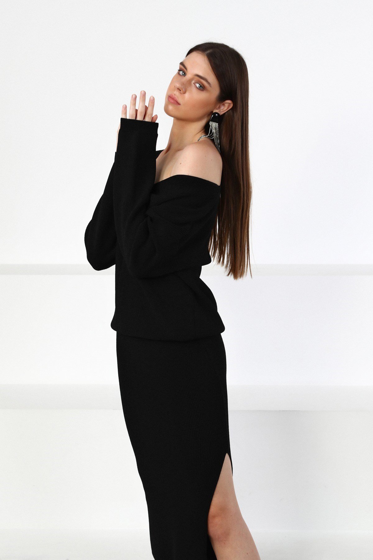 Ferraro Siyah V Yaka Kadın Triko Kazak