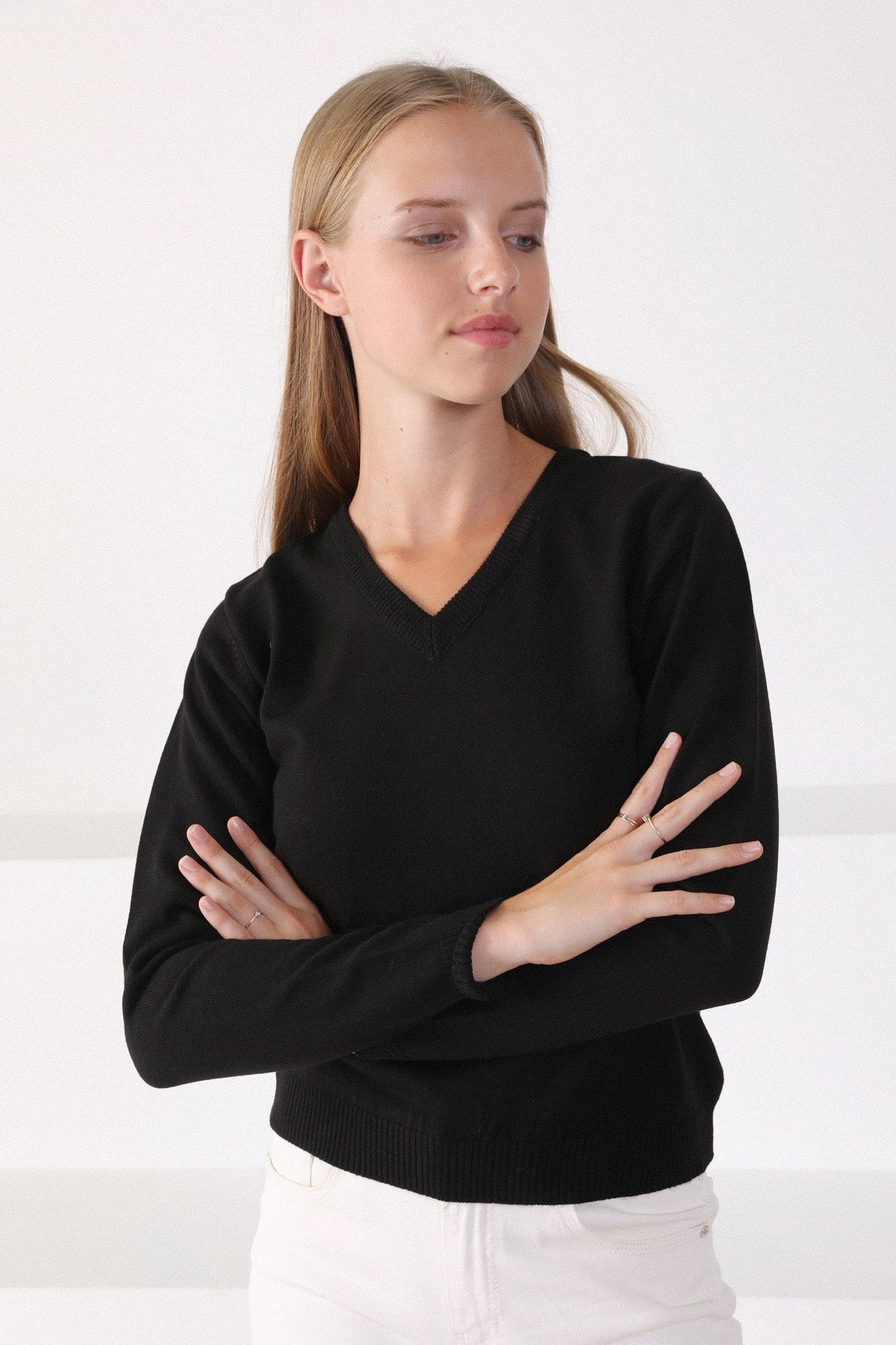 Ferraro Siyah V Yaka Kadın Triko Kazak