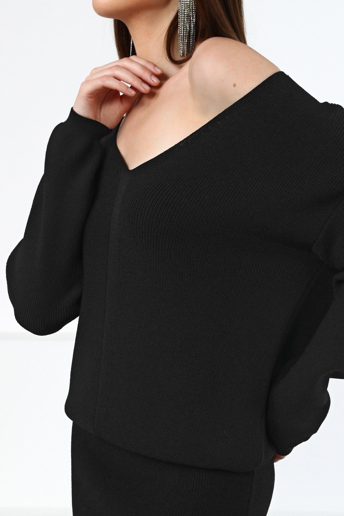 Ferraro Siyah V Yaka Kadın Triko Kazak