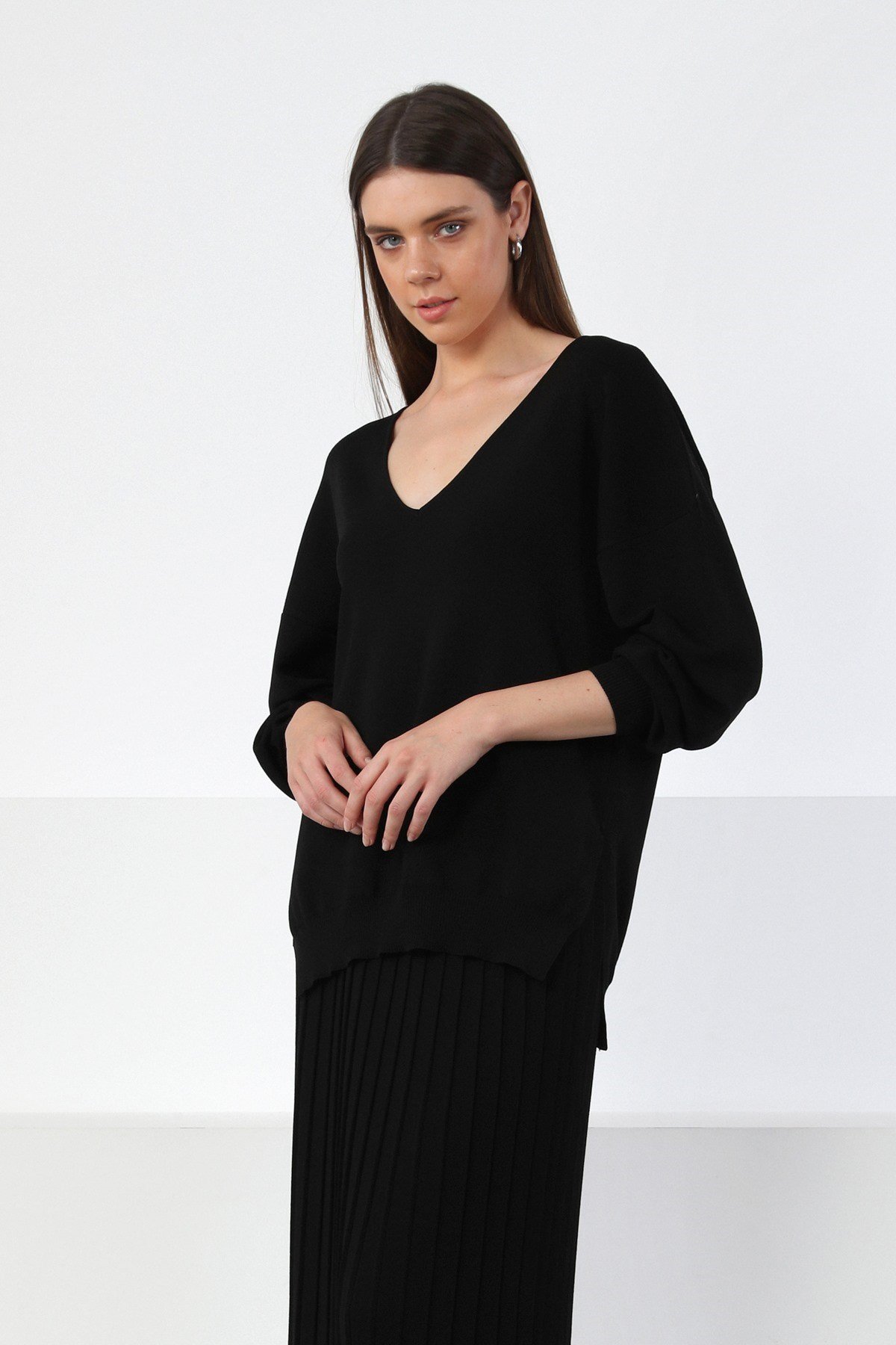 Ferraro Siyah V Yaka Yırtmaçlı Kadın Triko Kazak