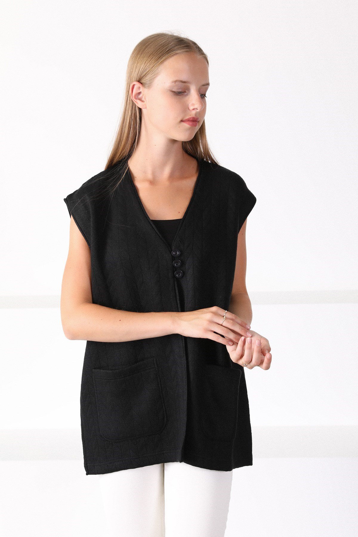 Ferraro Siyah V Yaka Yünlü Kadın Triko Yelek