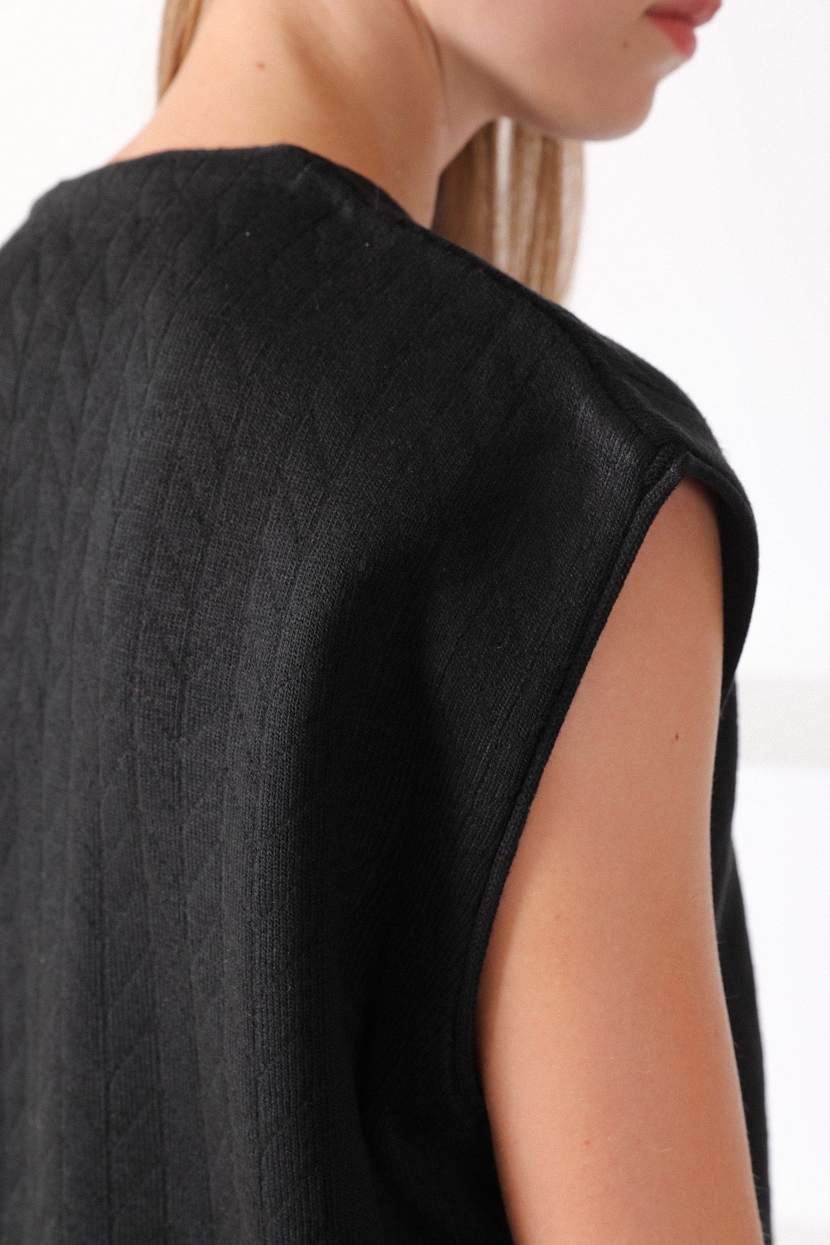 Ferraro Siyah V Yaka Yünlü Kadın Triko Yelek