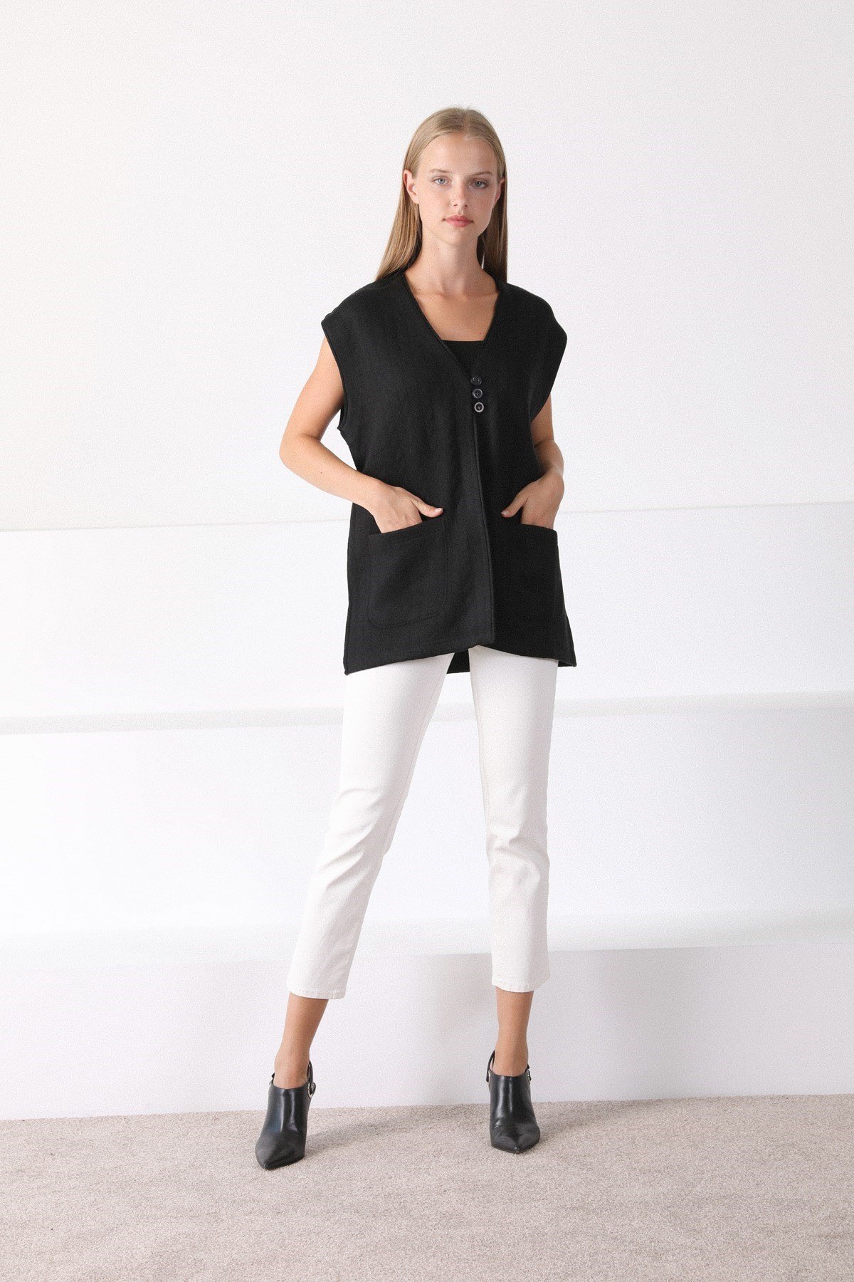 Ferraro Siyah V Yaka Yünlü Kadın Triko Yelek