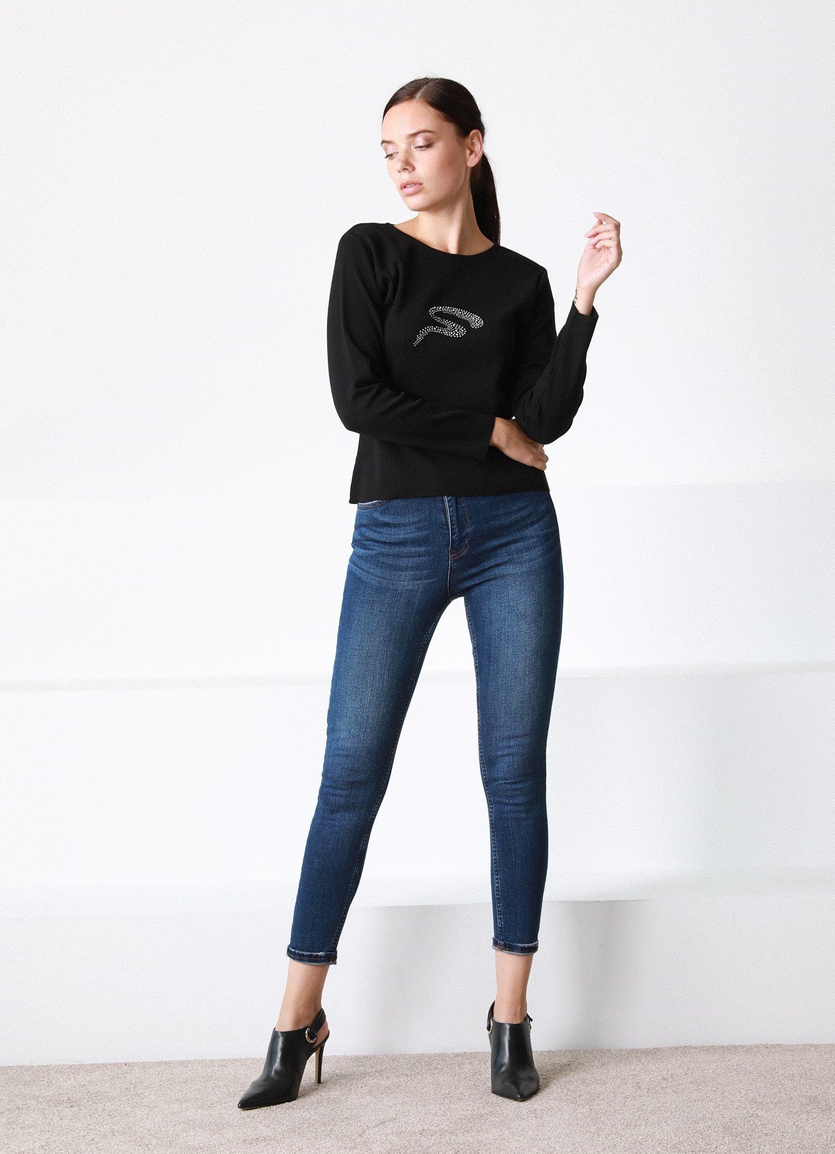 Ferraro Siyah Yuvarlak Yaka İtalyan Merino Yünü Kadın Triko Kazak