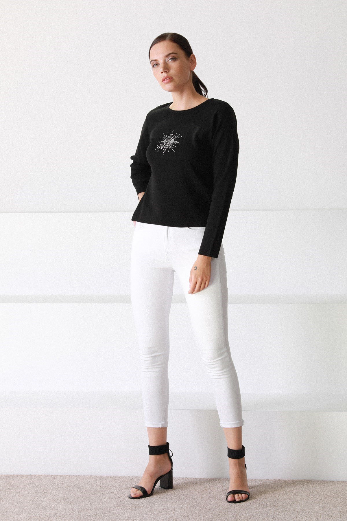 Ferraro Siyah Yuvarlak Yaka İtalyan Merino Yünü Kadın Triko Kazak