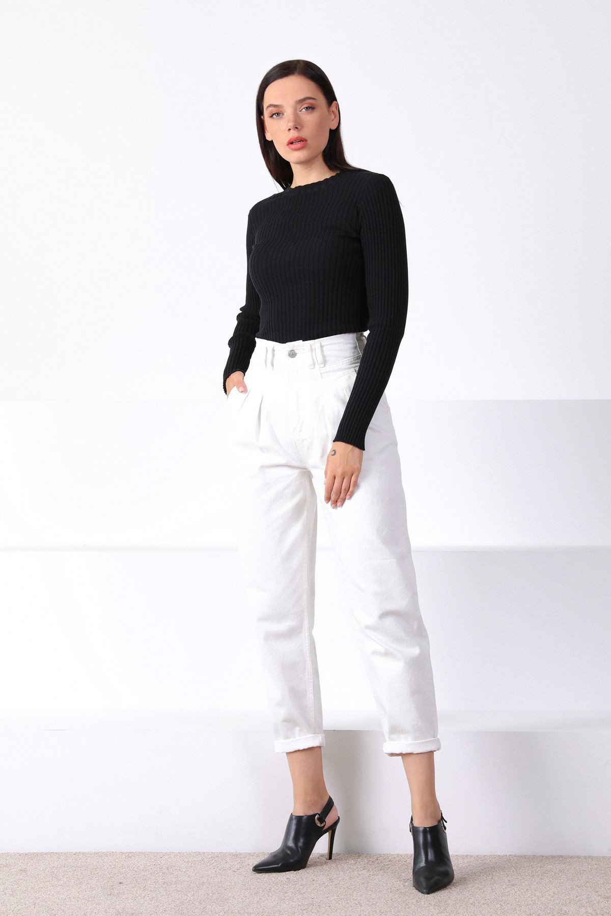 Ferraro Siyah Yuvarlak Yaka Pamuk Kadın Triko Kazak