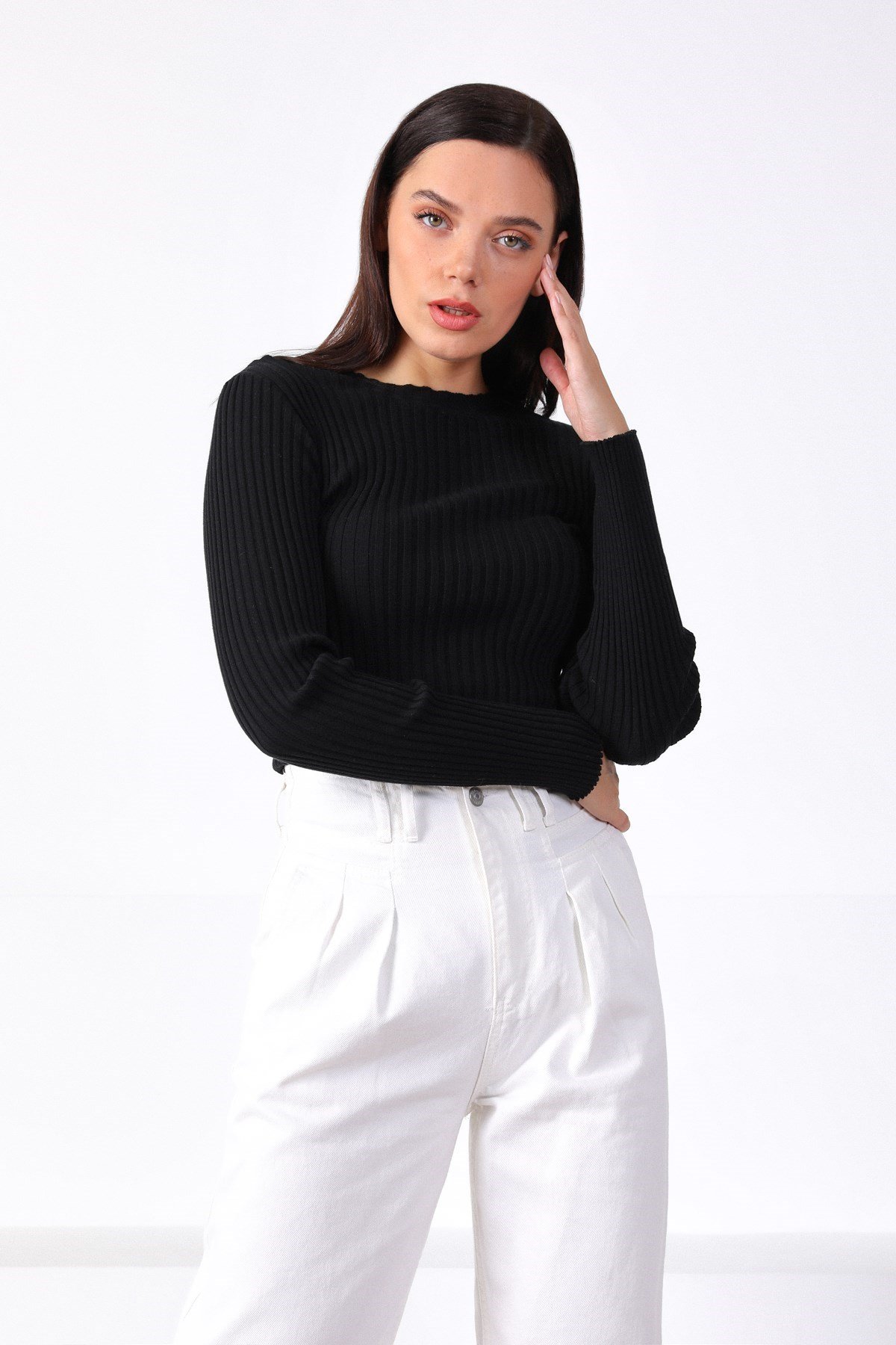 Ferraro Siyah Yuvarlak Yaka Pamuk Kadın Triko Kazak