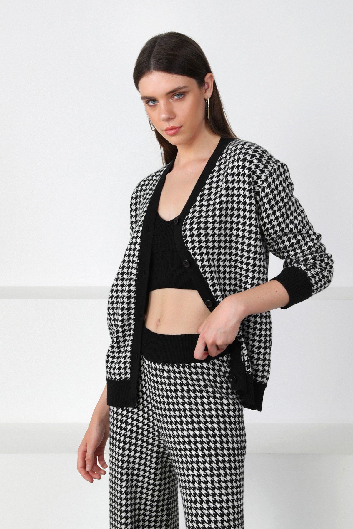 Ferraro Siyah/Beyaz Kaz Ayağı Desen Bol Paça Kaşmirli Kadın Triko Pantolon